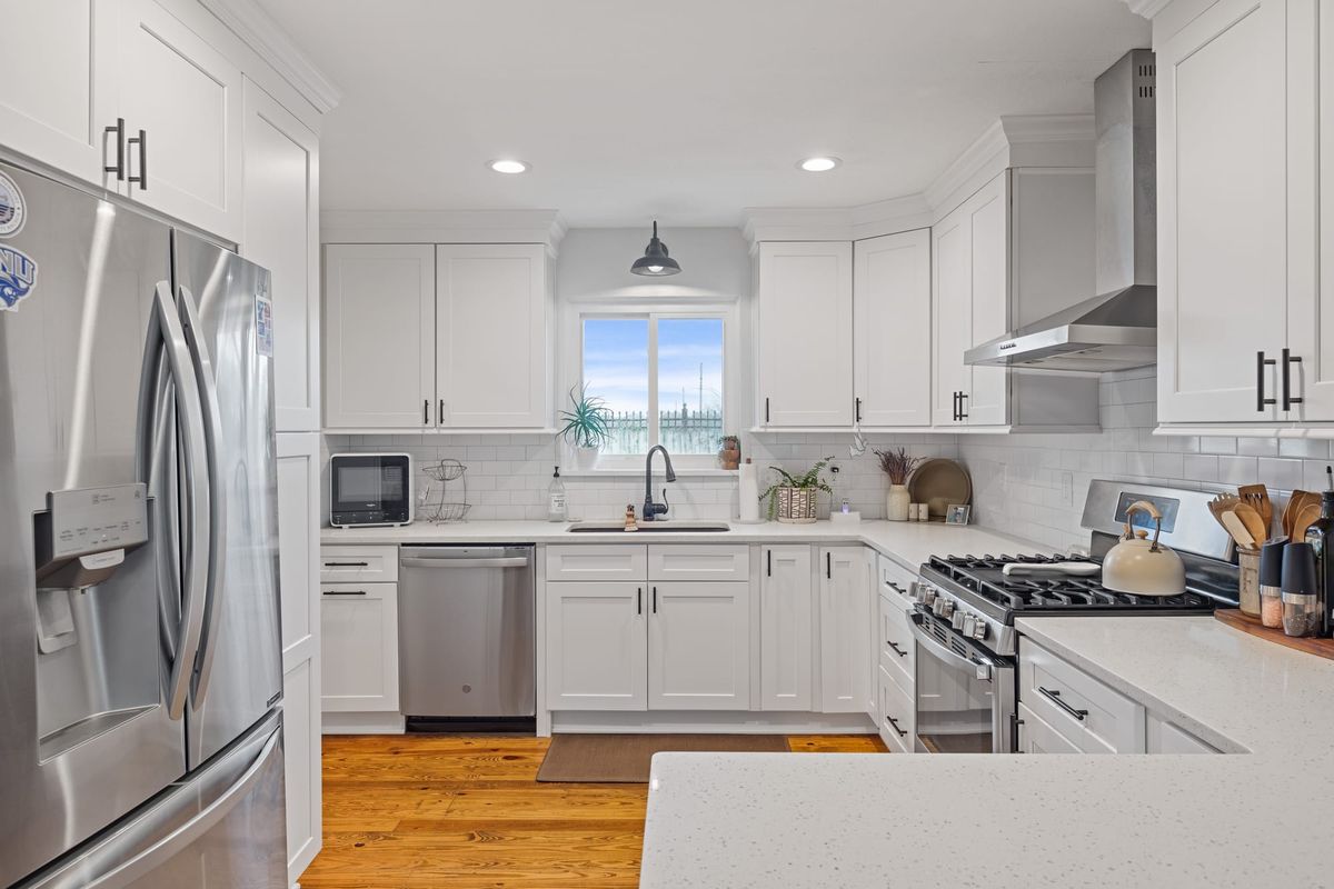 How Many Shoots Per Week Is Actually Realistic in Real Estate Photography?