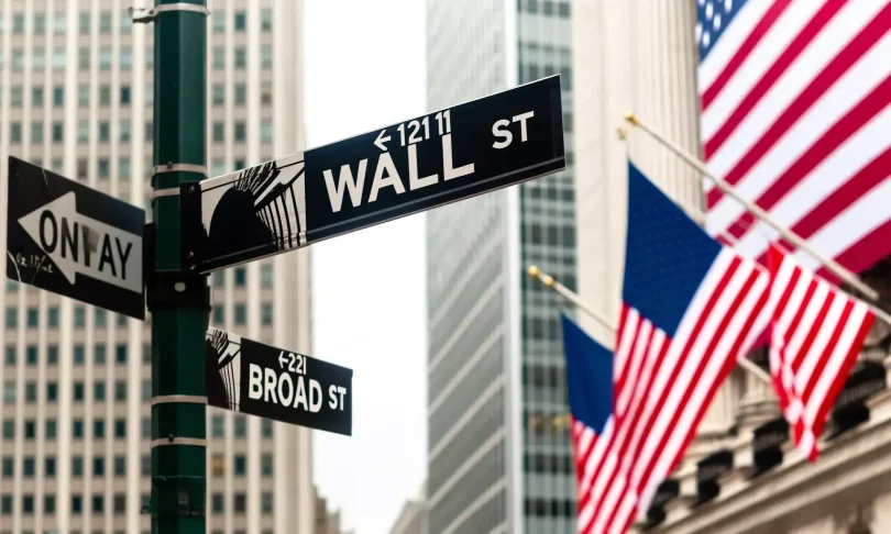 Wall Street stocks crashed as America's jobs market is struggling