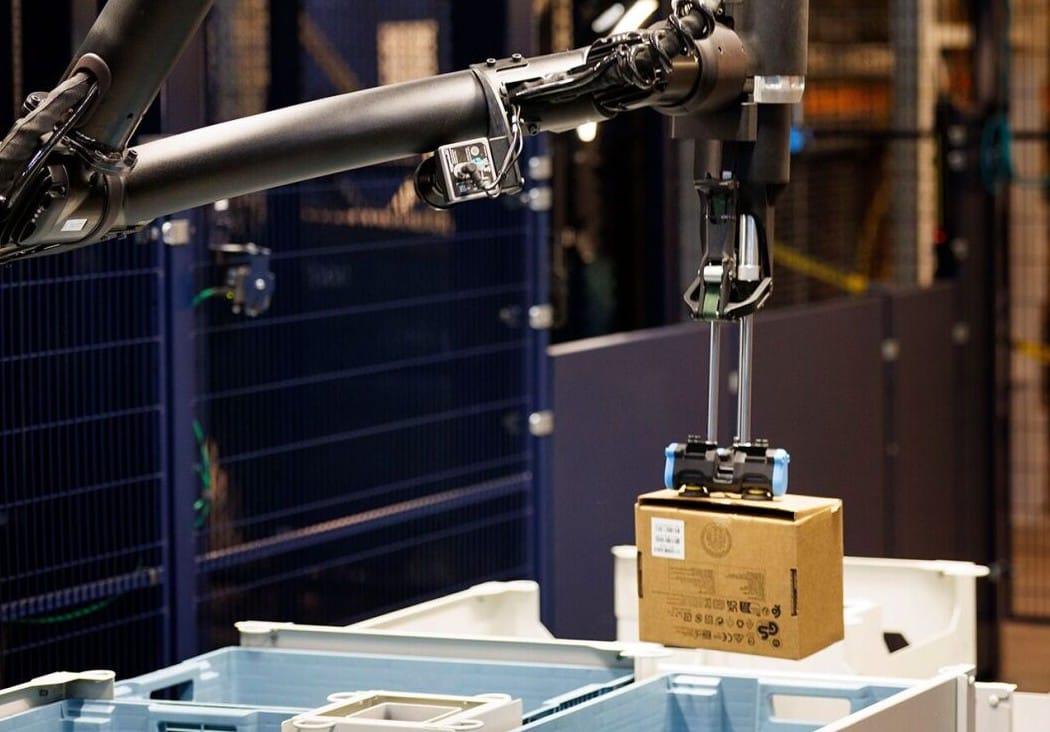 Blue Jay, a ceiling-mounted arm, can extend 10 feet and shifts 20lb packages