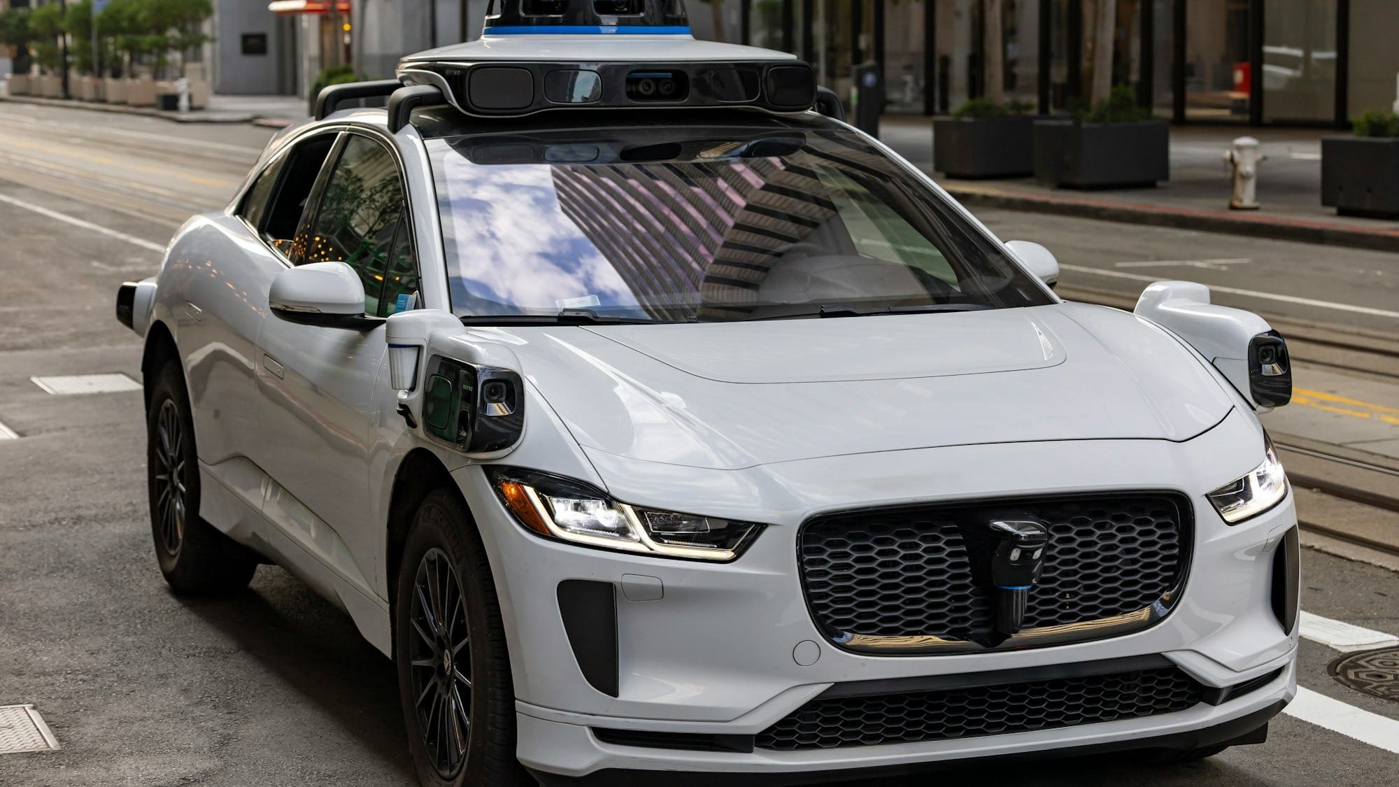 Tesla, Alphabet, DoorDash: Self-driver winners?