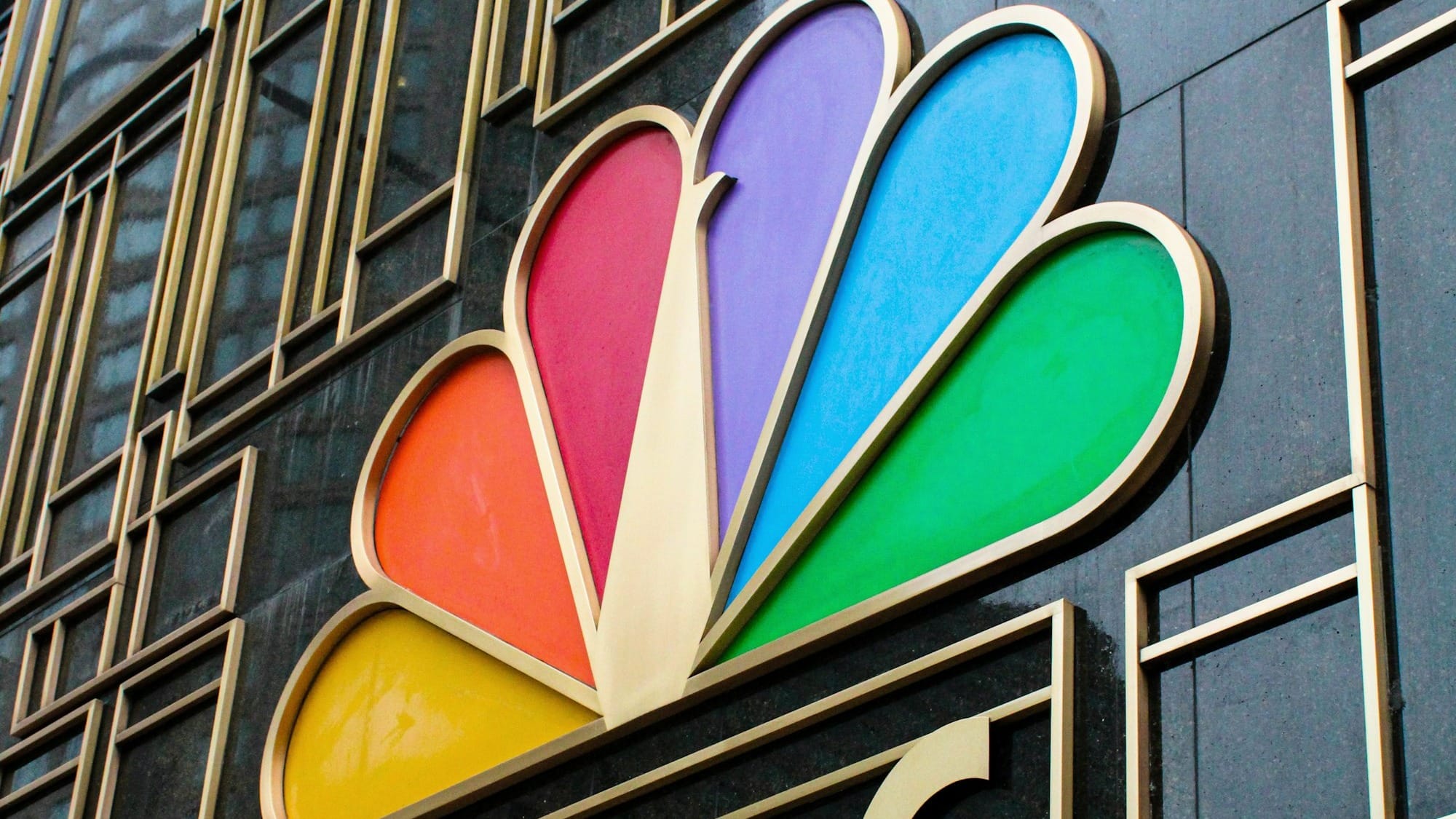 Comcast shares rise on strong wireless and streaming growth despite earnings fall