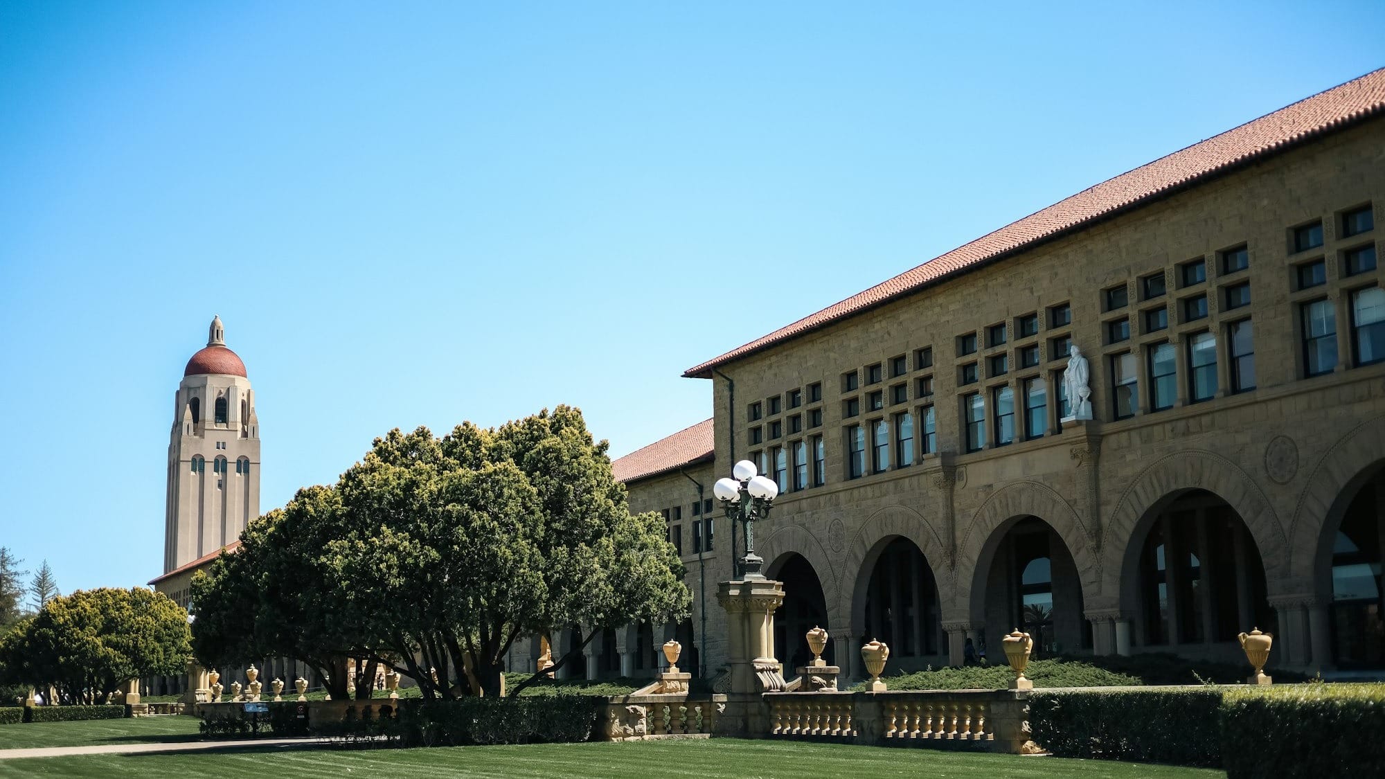 Stanford report finds growing gulf between AI experts and public as anxiety mounts