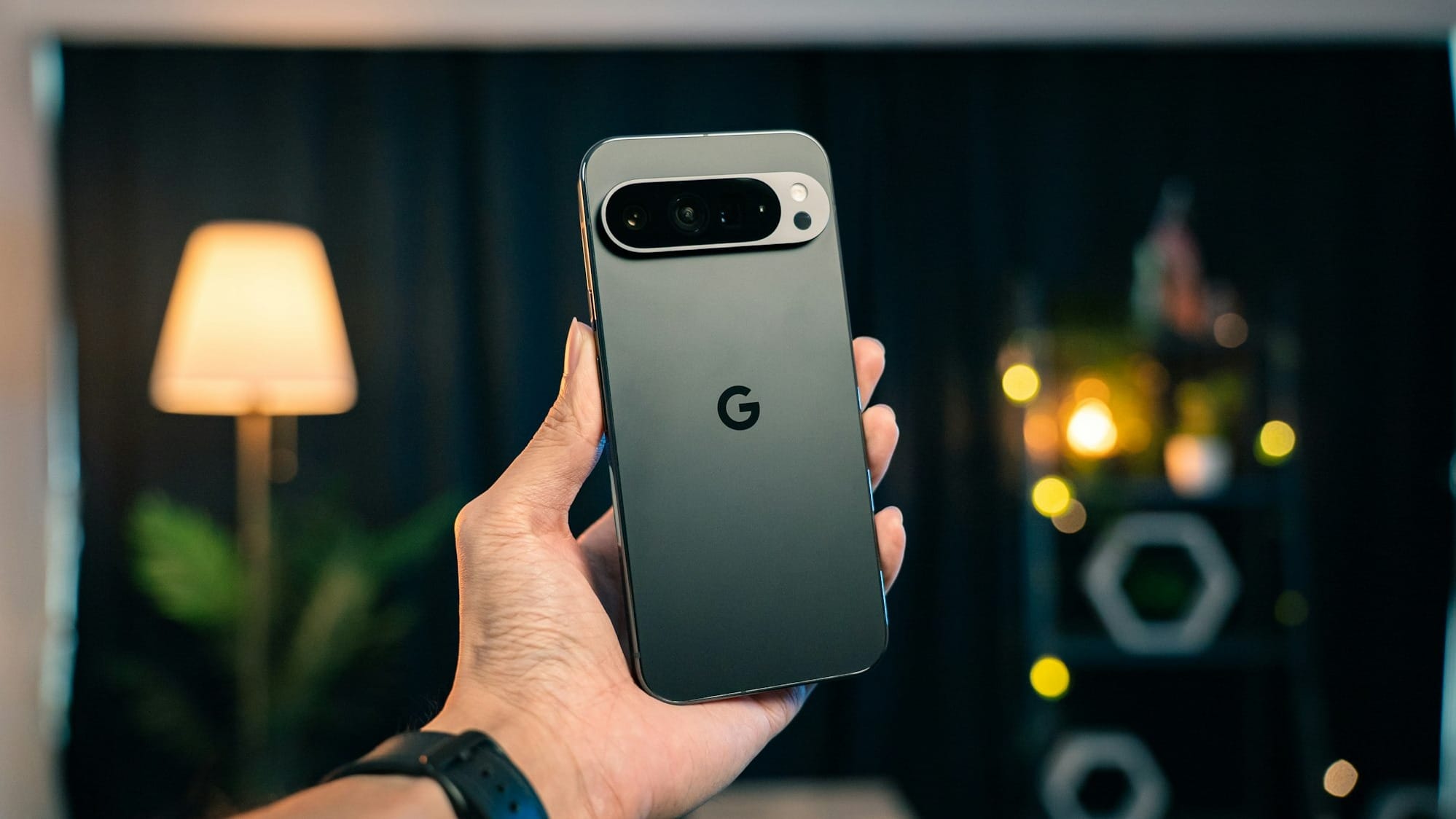Google is finally letting Pixel users remove the search bar from their home screen, and it should never have taken this long