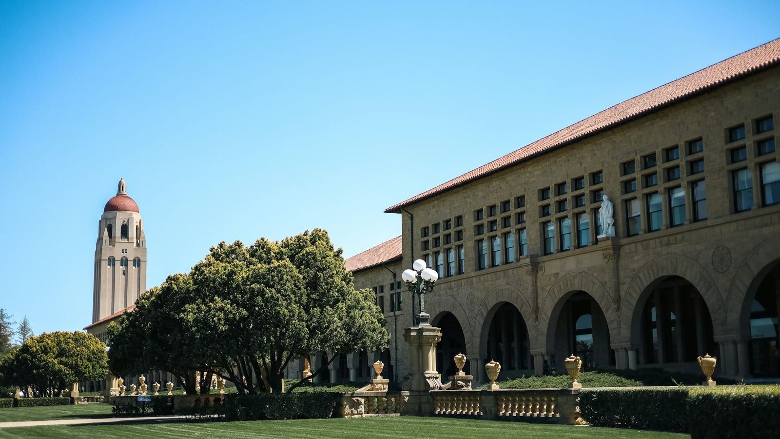 Stanford report finds growing gulf between AI experts and public as anxiety mounts post image