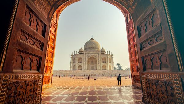 WhatsApp adds prepaid mobile recharges in India as Meta pushes to close gap with PhonePe and Google Pay post image