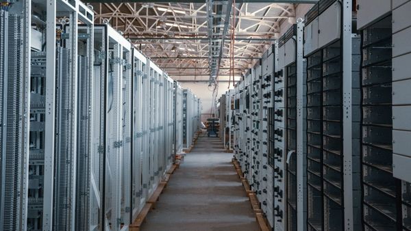 AWS data centre overheating knocks out Coinbase trading and disrupts cloud services post image
