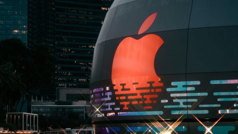 Apple executive Mike Rockwell weighs stepping back post image