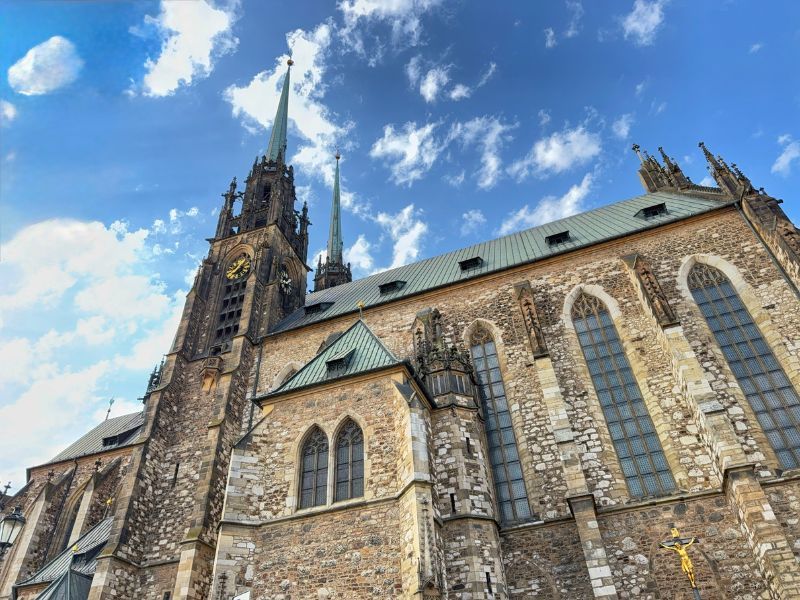 Češki grad između Praga i Bratislave koji skriva tajni bunker, dvorac i još neka iznenađenja Istaknuta slika objave