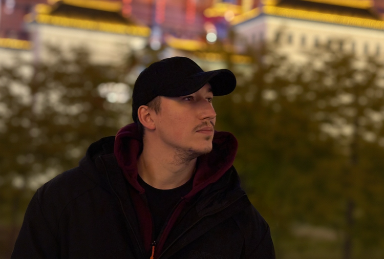 «Первые дни было ощущение, что все вокруг стоит на mute»: как живется номаду в Китае