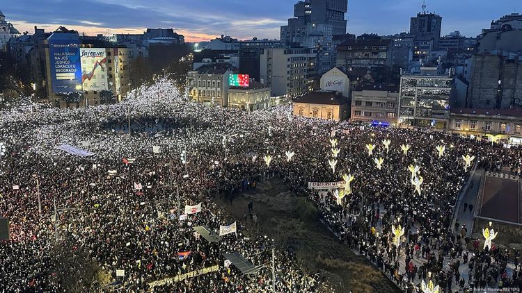 Массовый митинг в Сербии: последствия для иммиграционной политики