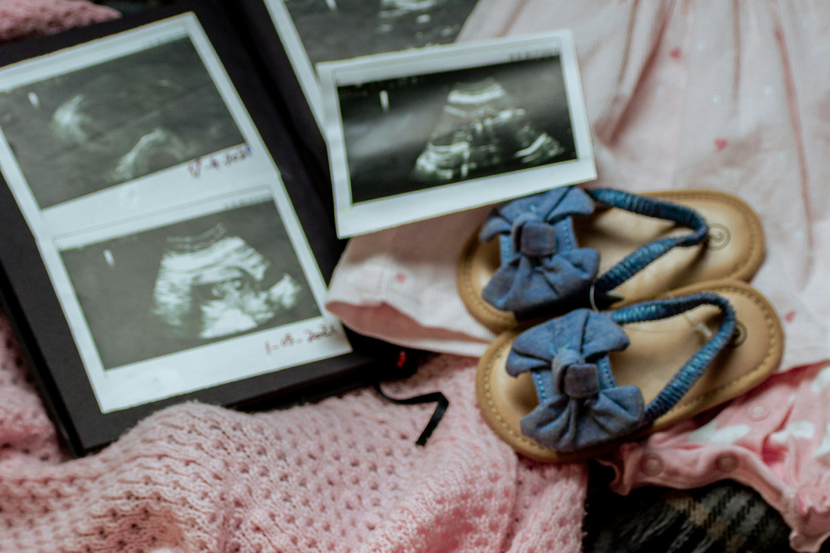 Initial consent does not rule out the exploitation of surrogate mothers