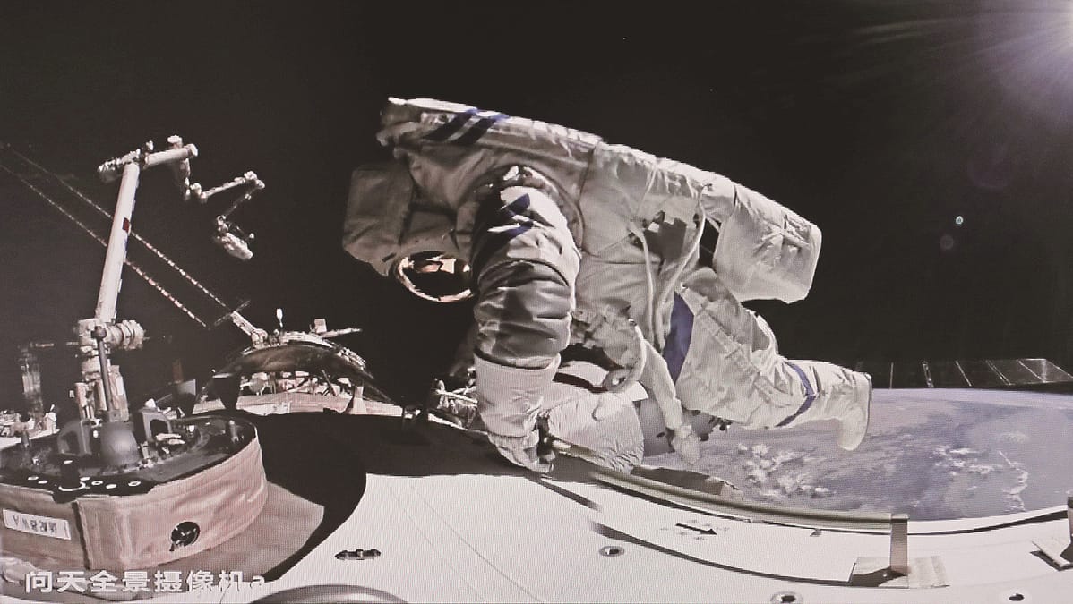 Tang Shengjie exits the Tiangong space station. ©Xu Bu/China Daily