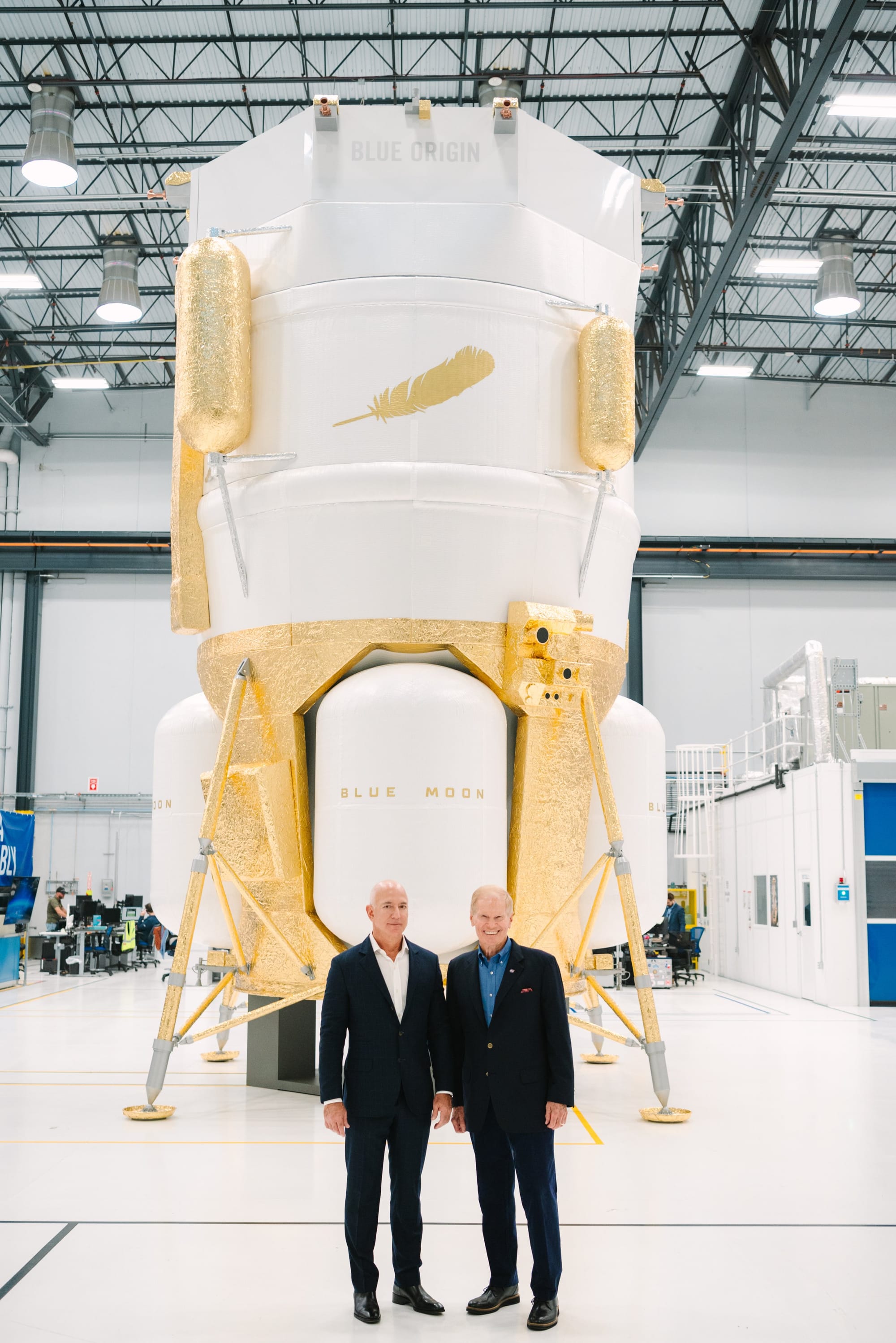 Blue Moon MK1 mock-up with Jeff Bezos (left) and NASA Administrator Bill Nelson (right). ยฉNASA