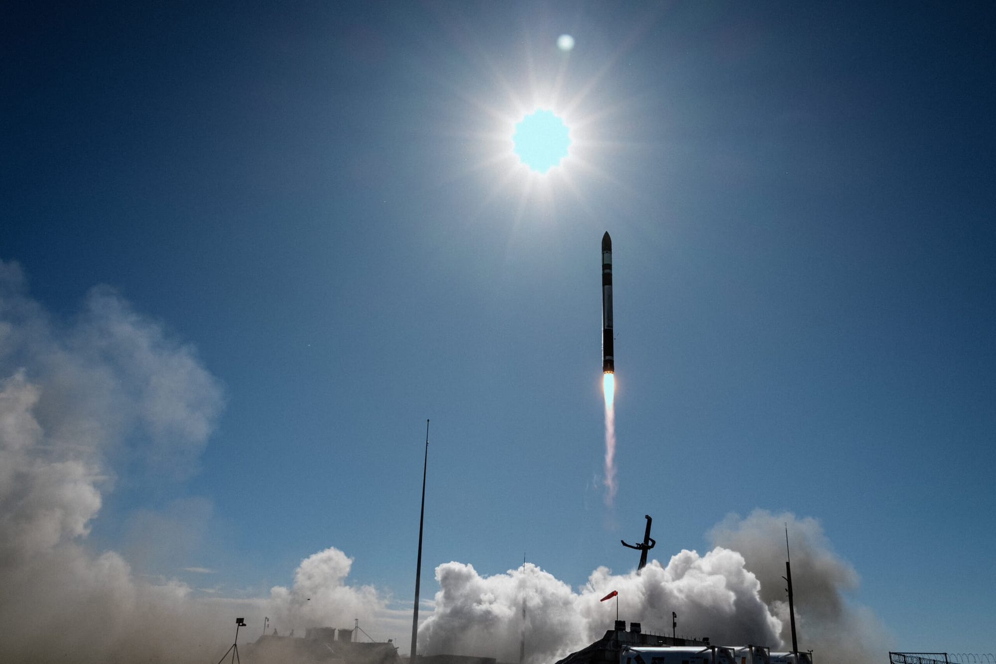 Electron lifting off from its launchpad in the Mahia peninsula. ©Rocket Lab