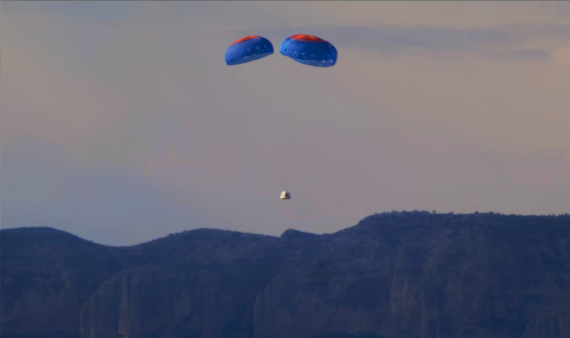 New Shepard capsule RSS H.G. Wells during descent for the NS-24 mission. ©Blue Origin