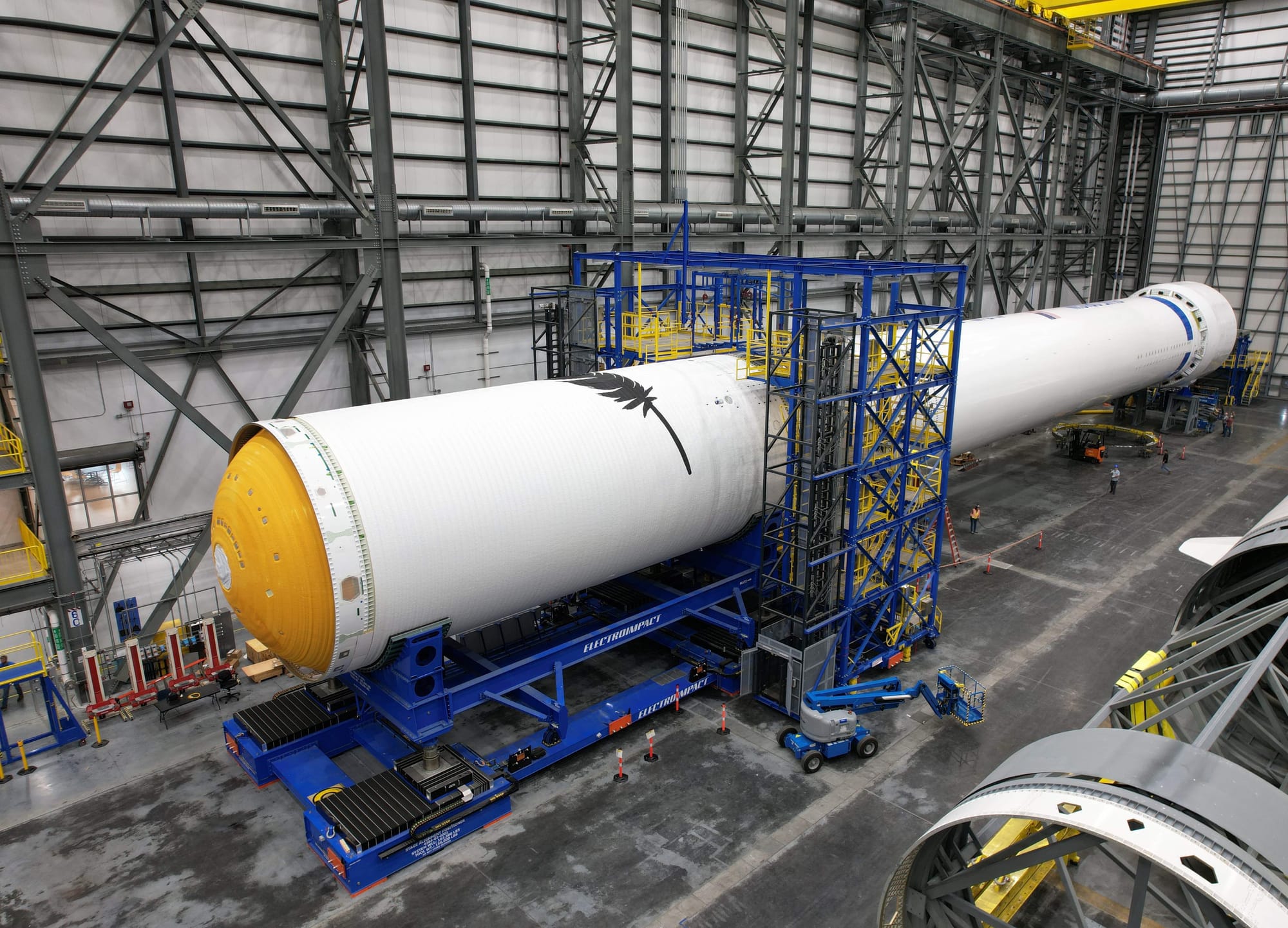 New Glenn in the horizontal integration facility at Launch Complex 36. ©Blue Origin