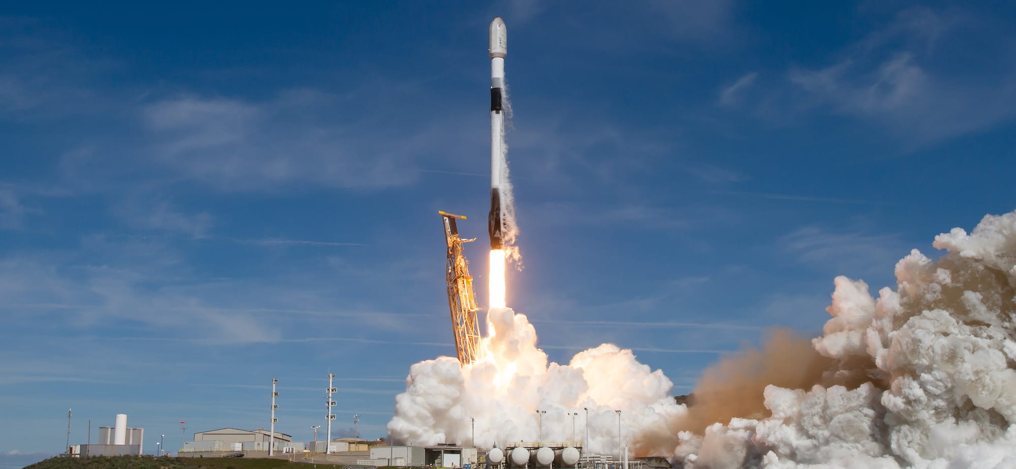 Falcon 9 lifting off from Space Launch Complex 4E for Transporter-10. ©SpaceX