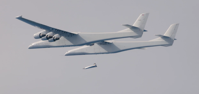 Talon-A after being released from its Roc carrier plane. ©Stratolaunch/Ethan Wagner
