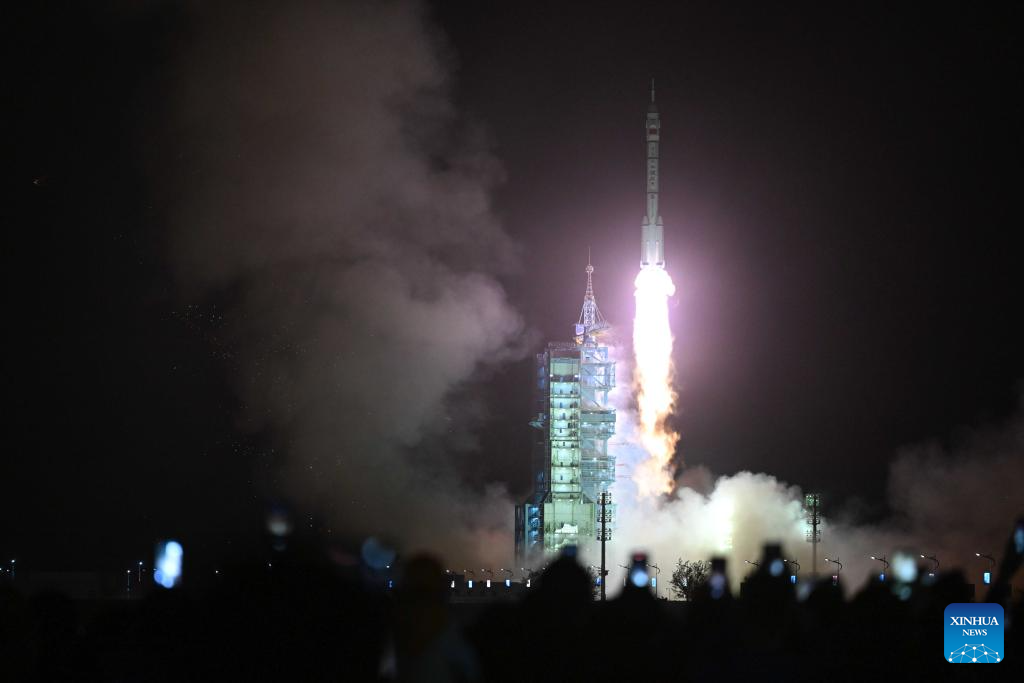 The Long March 2F/G lifting off from the Jiuquan Satellite Launch Center. ©Bei He/Xinhua