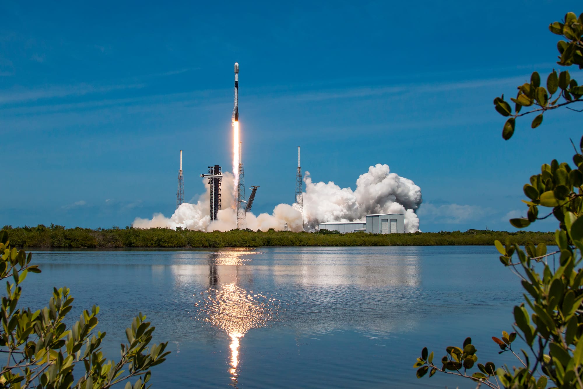 Falcon 9 lifting off from Space Launch Complex 40 for Starlink Group 6-57. ©SpaceX