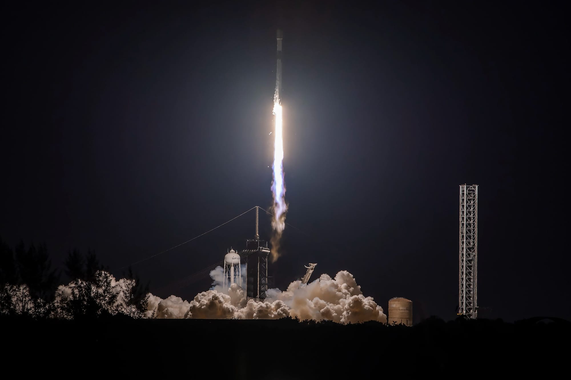 Falcon 9 lifting off from Launch Complex 39A for Starlink Group 6-63. ©SpaceX