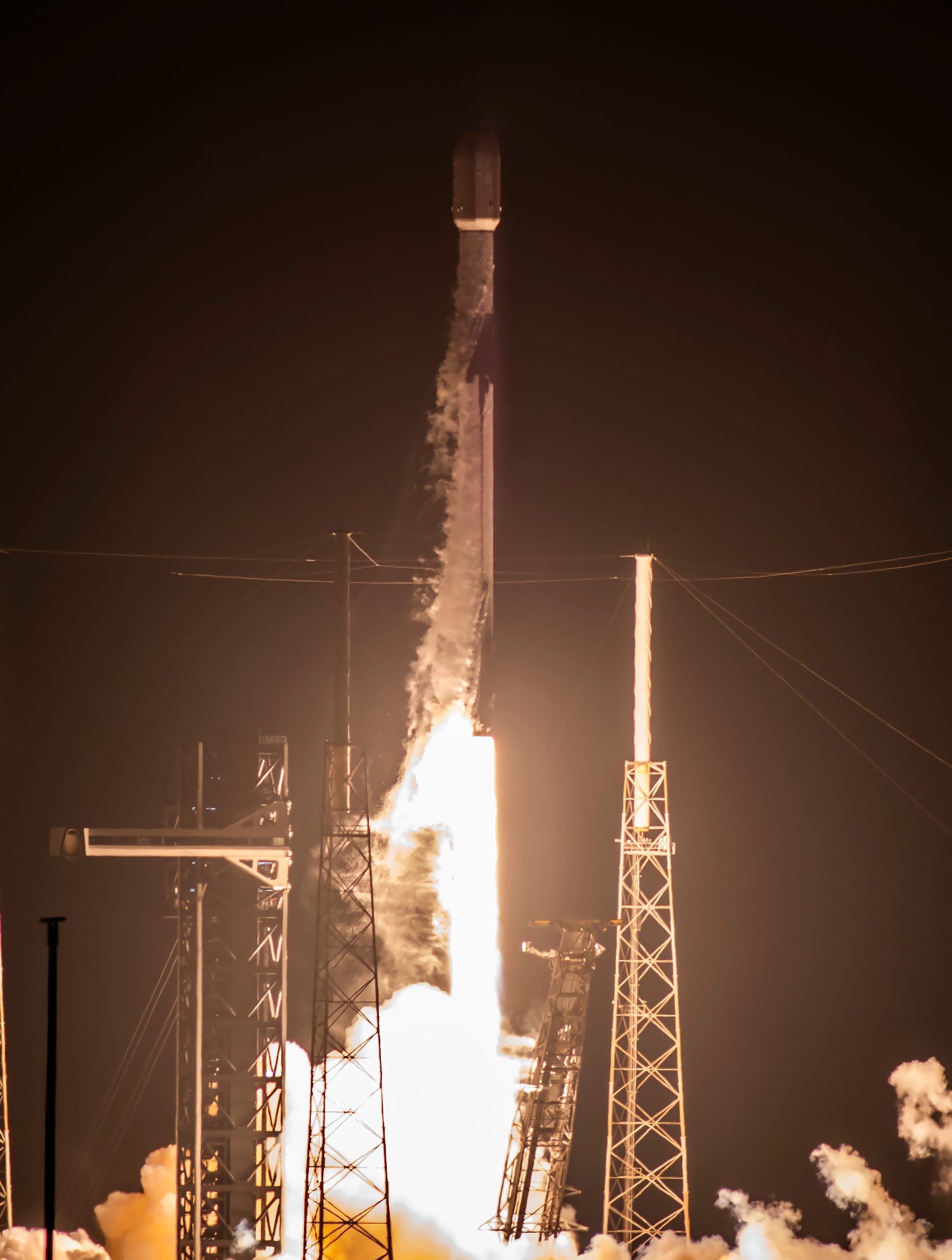 Falcon 9 lifting off from Space Launch Complex 40 for the Starlink Group 8-5 mission. ©SpaceX