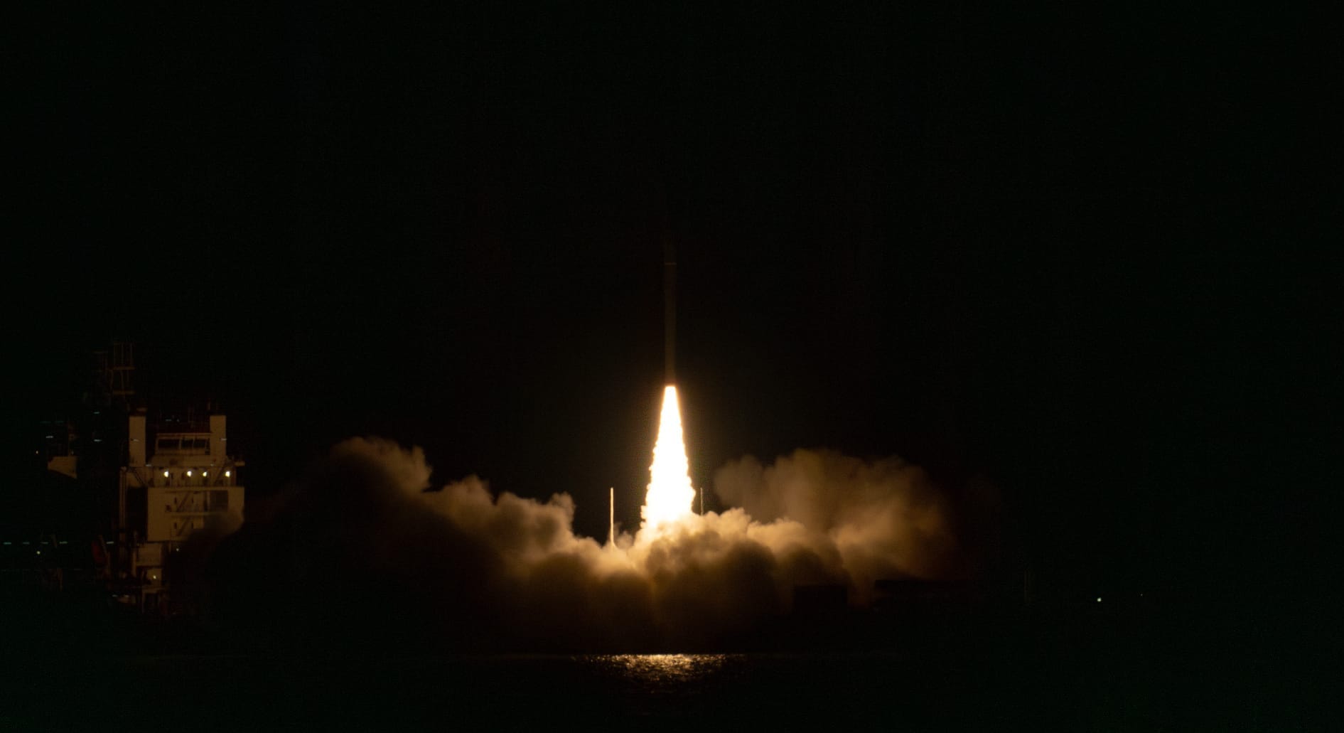 The Ceres-1S Y4 vehicle lifting off from the Dongfang Hangtiangang launch ship off the coast of Rizhao.