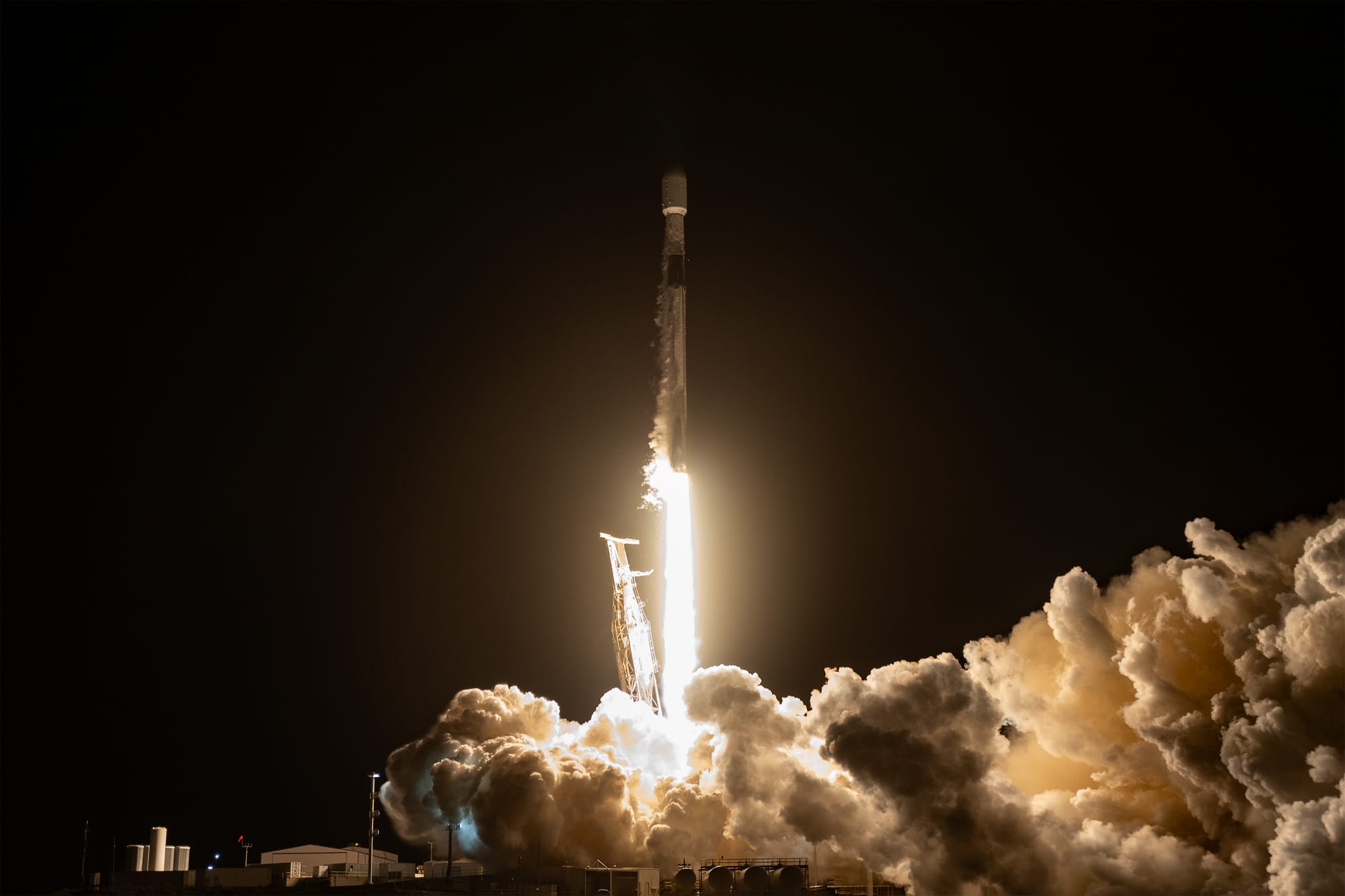 Falcon 9 lifting off from Space Launch Complex 4E for the Bandwagon 2 mission. ©SpaceX