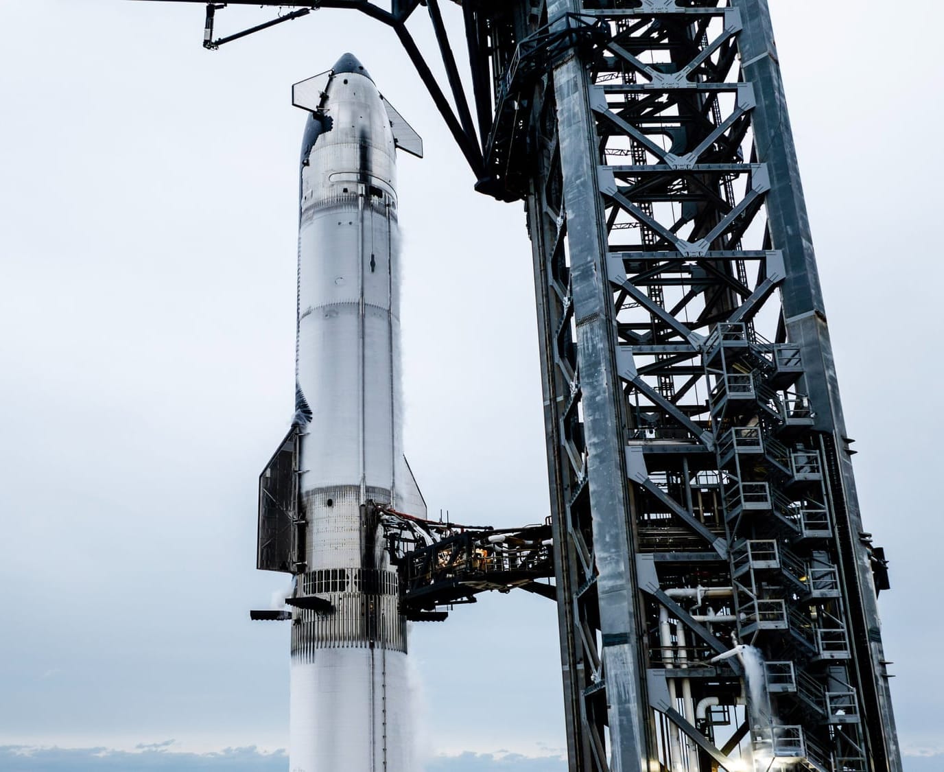 Ship 33 atop of Booster 14 during a wet dress rehearsal. ยฉSpaceX