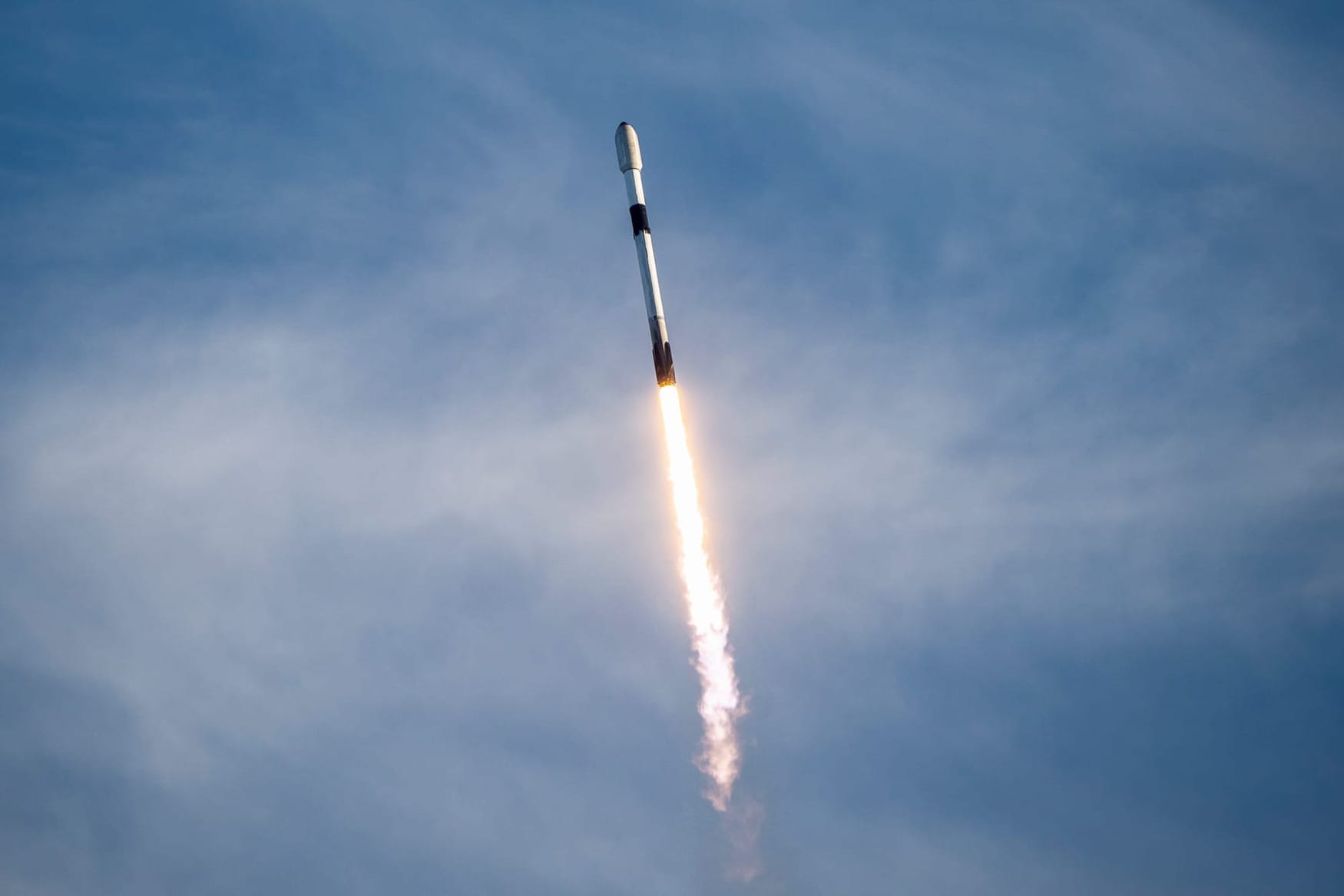 Falcon 9 during first-stage flight for the Starlink Group 12-7 mission. ©SpaceX