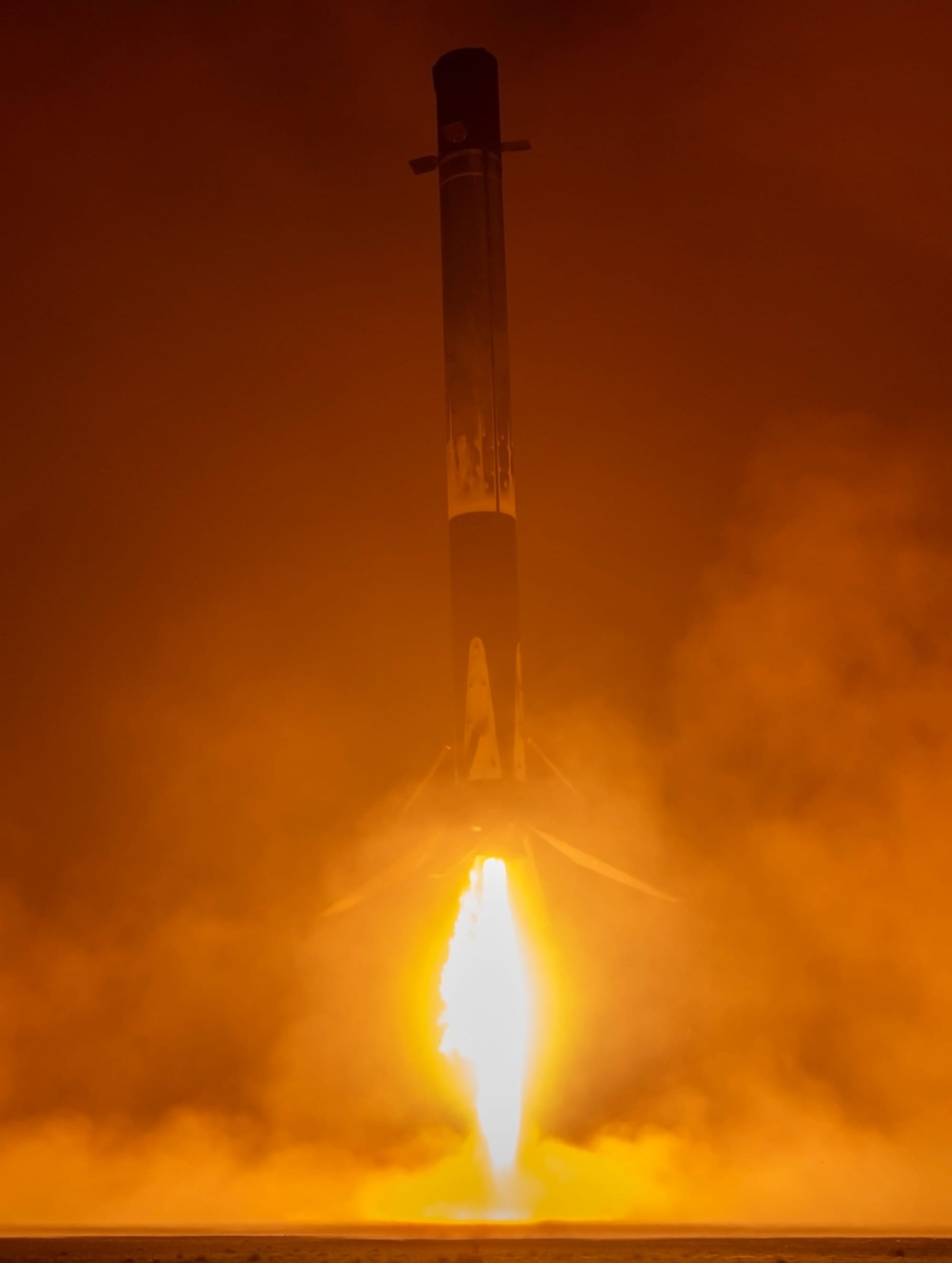 Falcon 9 booster B1086 touching down at Landing Zone 1. ©SpaceX