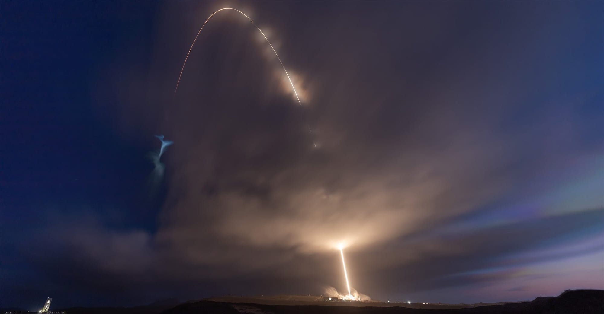 A long-exposure photo of Falcon 9 for the Starlink Group 11-10 mission. ©SpaceX