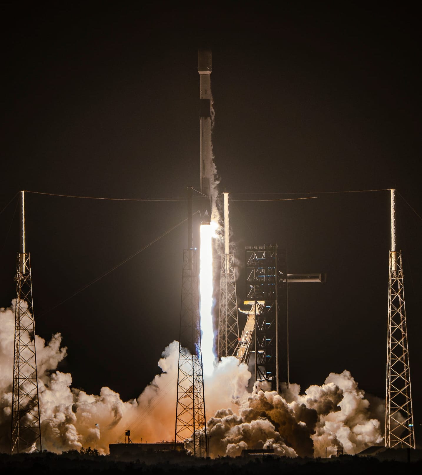 Falcon 9 lifting off from Space Launch Complex 40 for the Starlink Group 12-20 mission. ©SpaceX