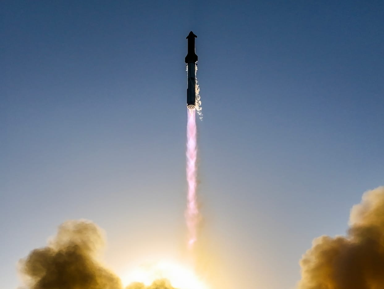 Starship-Super Heavy during first-stage flight during its latest flight test. ©SpaceX