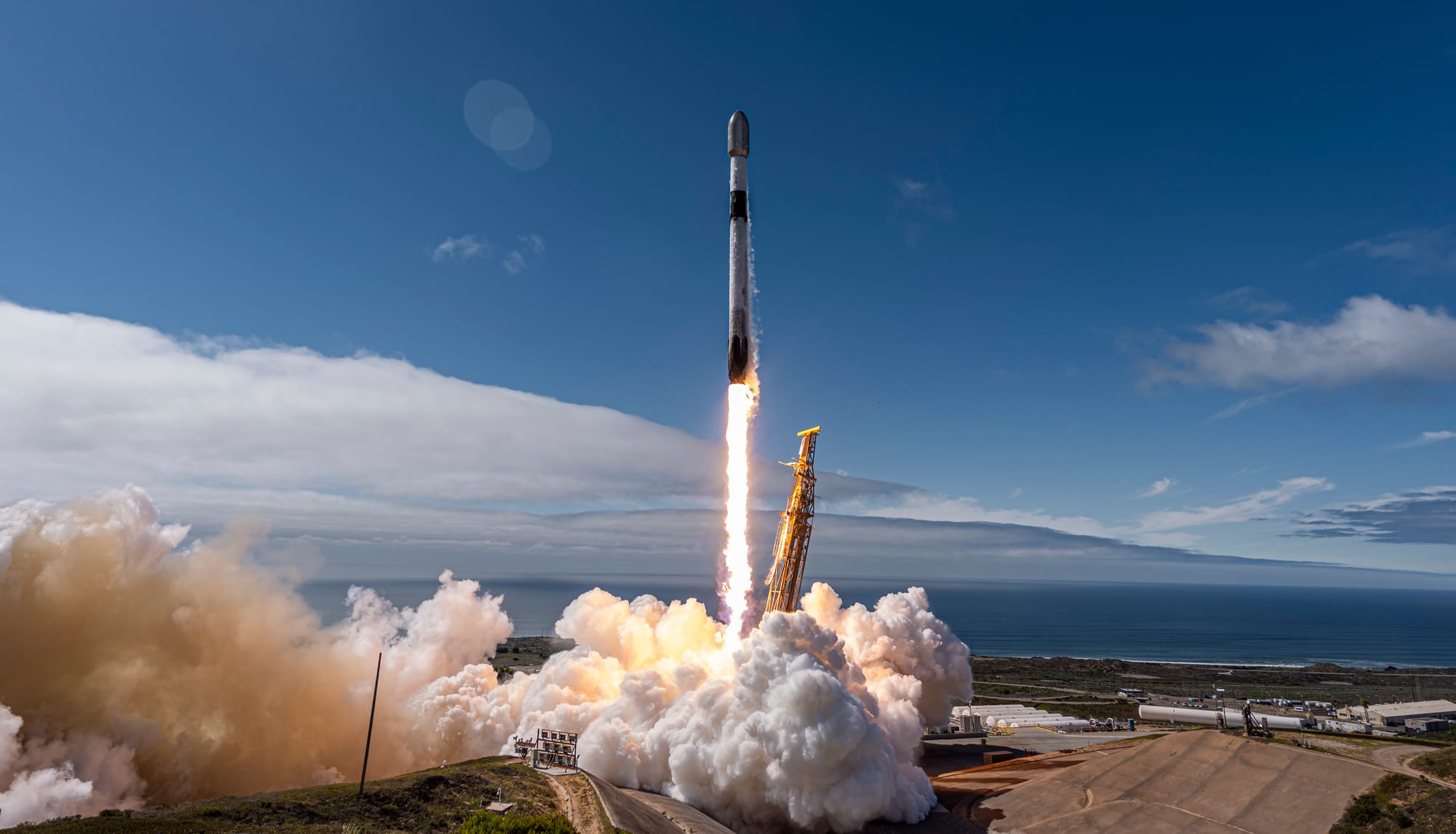 Falcon 9 lifting off from Space Launch Complex 4E. ยฉSpaceX