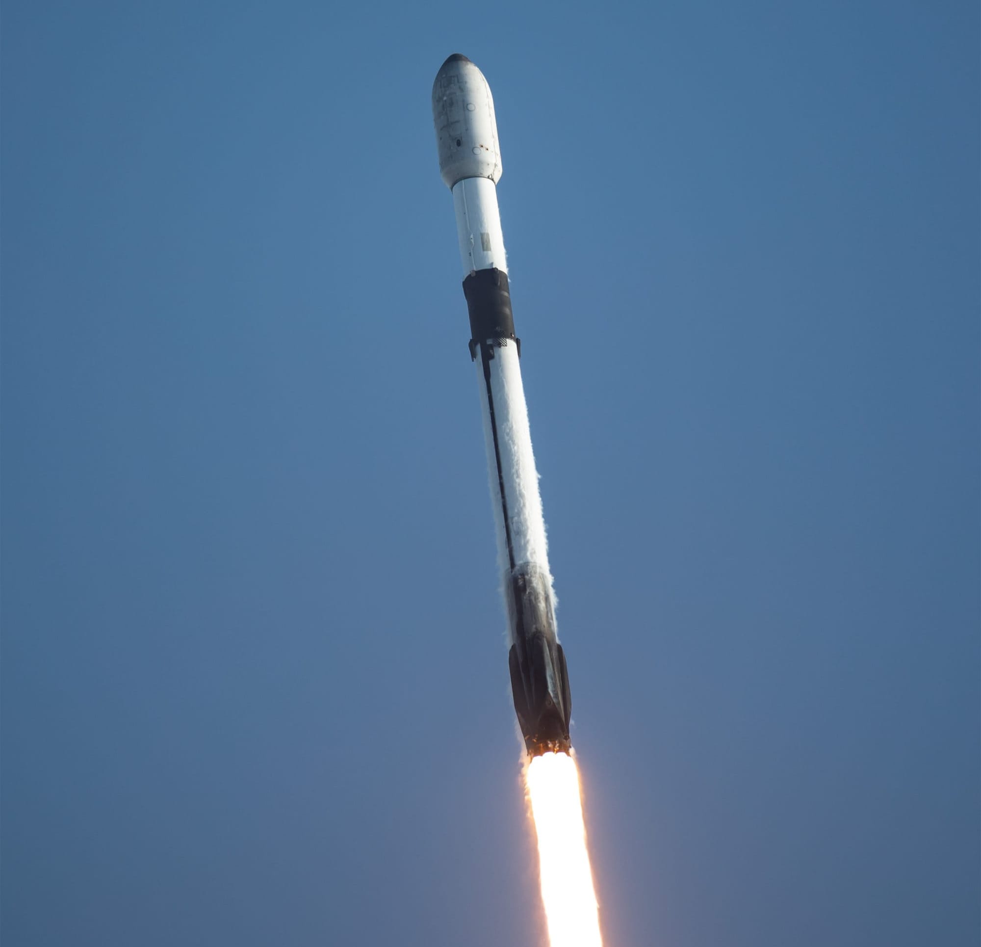 Falcon 9 during first-stage flight for the Starlink Group 11-13 mission. ©SpaceX