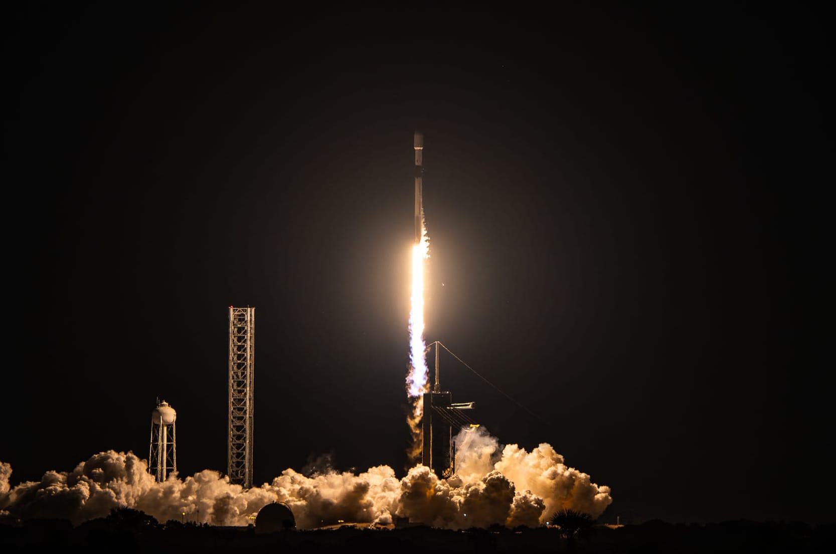 Falcon 9 lifting off from Launch Complex 39A for the Starlink Group 12-17 mission. ©SpaceX