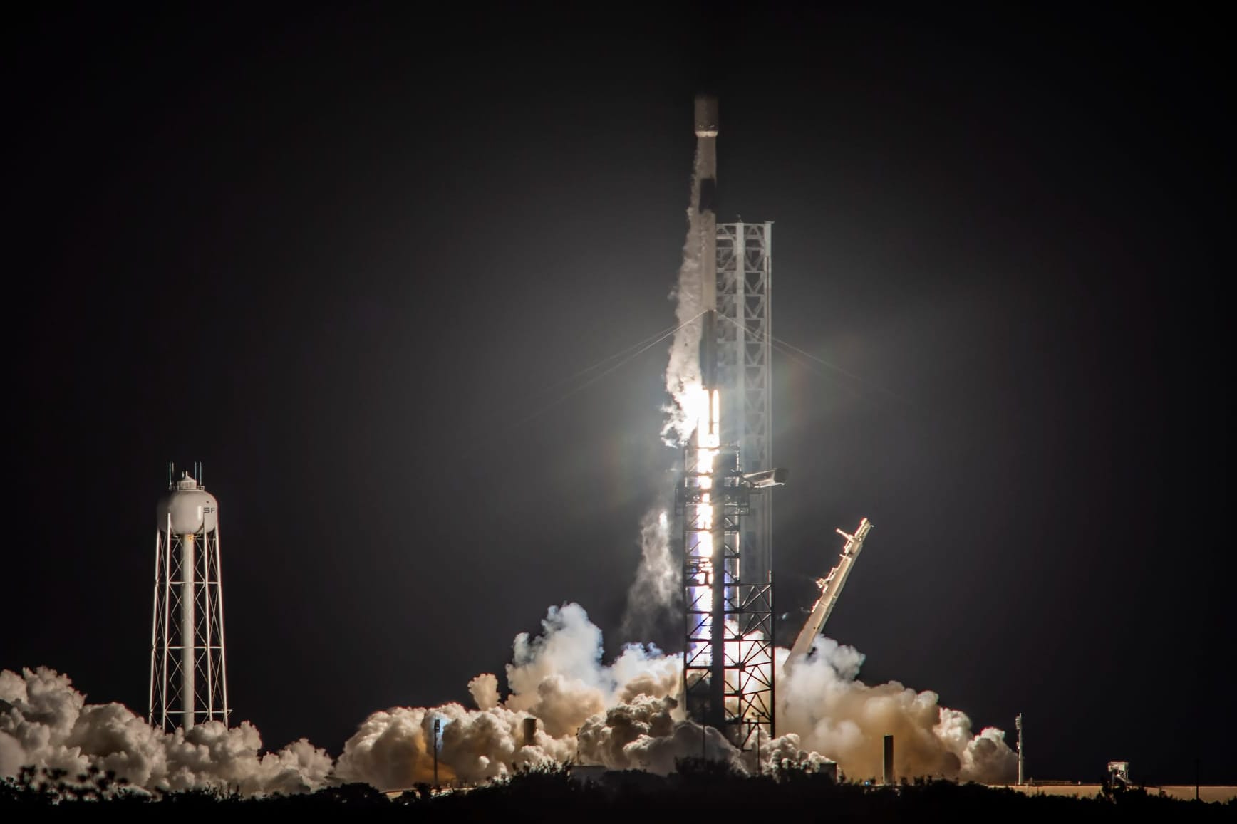 Falcon 9 lifting off from Launch Complex 39A for the Starlink Group 6-84 mission. ©SpaceX
