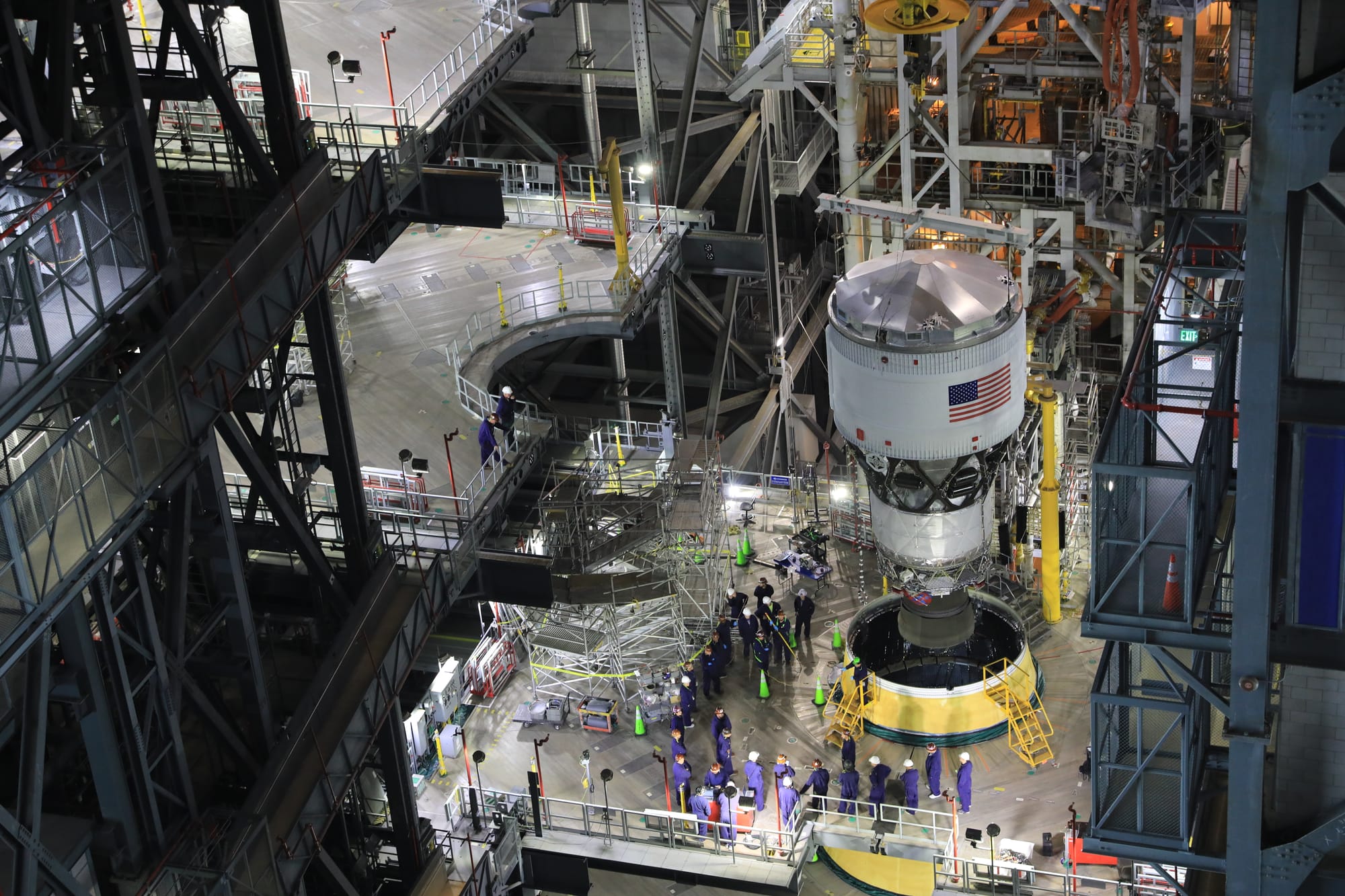 The Interim Cryogenic Propulsion Stage being stacked onto the Artemis II SLS. ©NASA