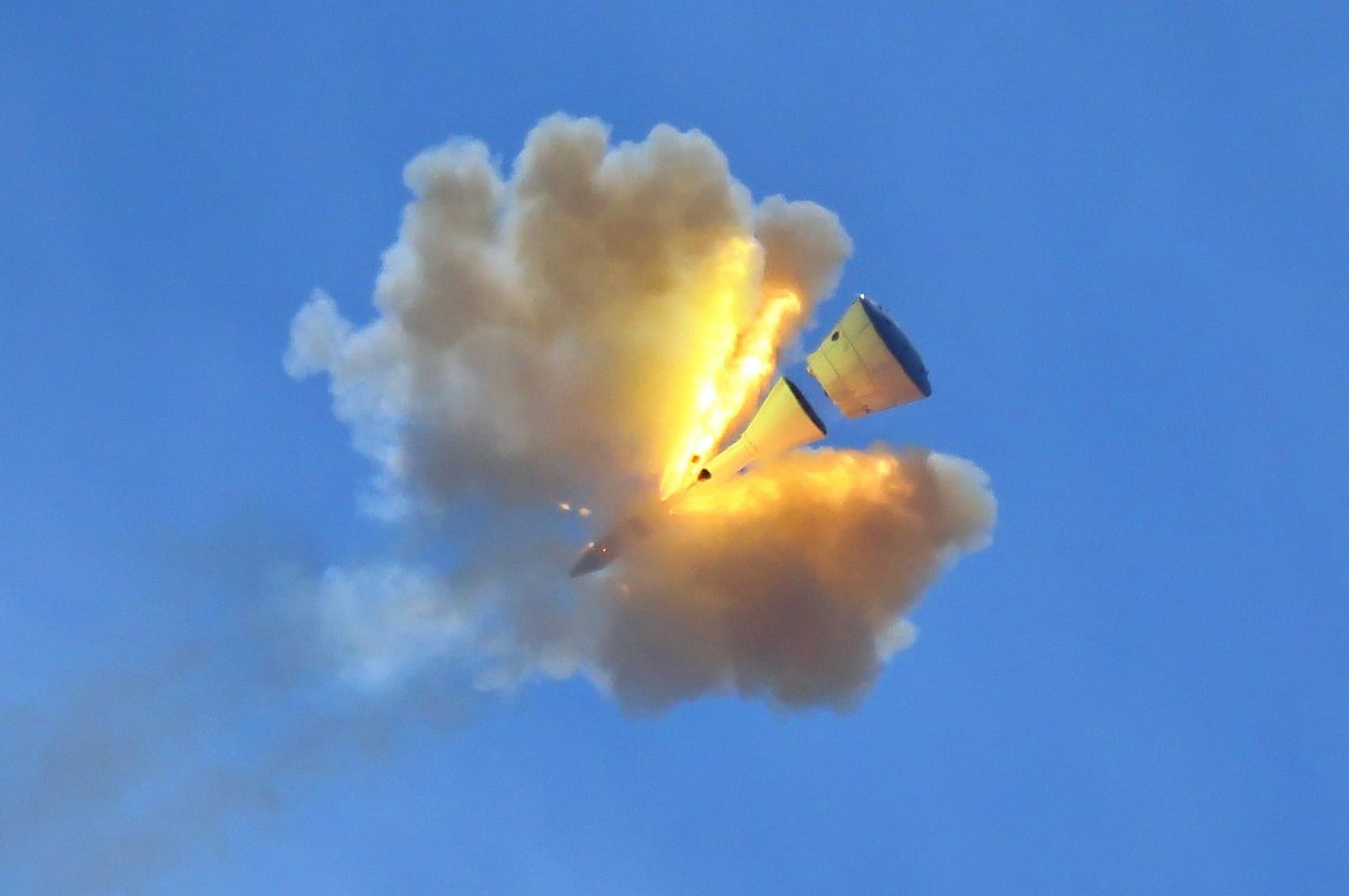 The Mengzhou capsule separating from its launch escape system during the test.