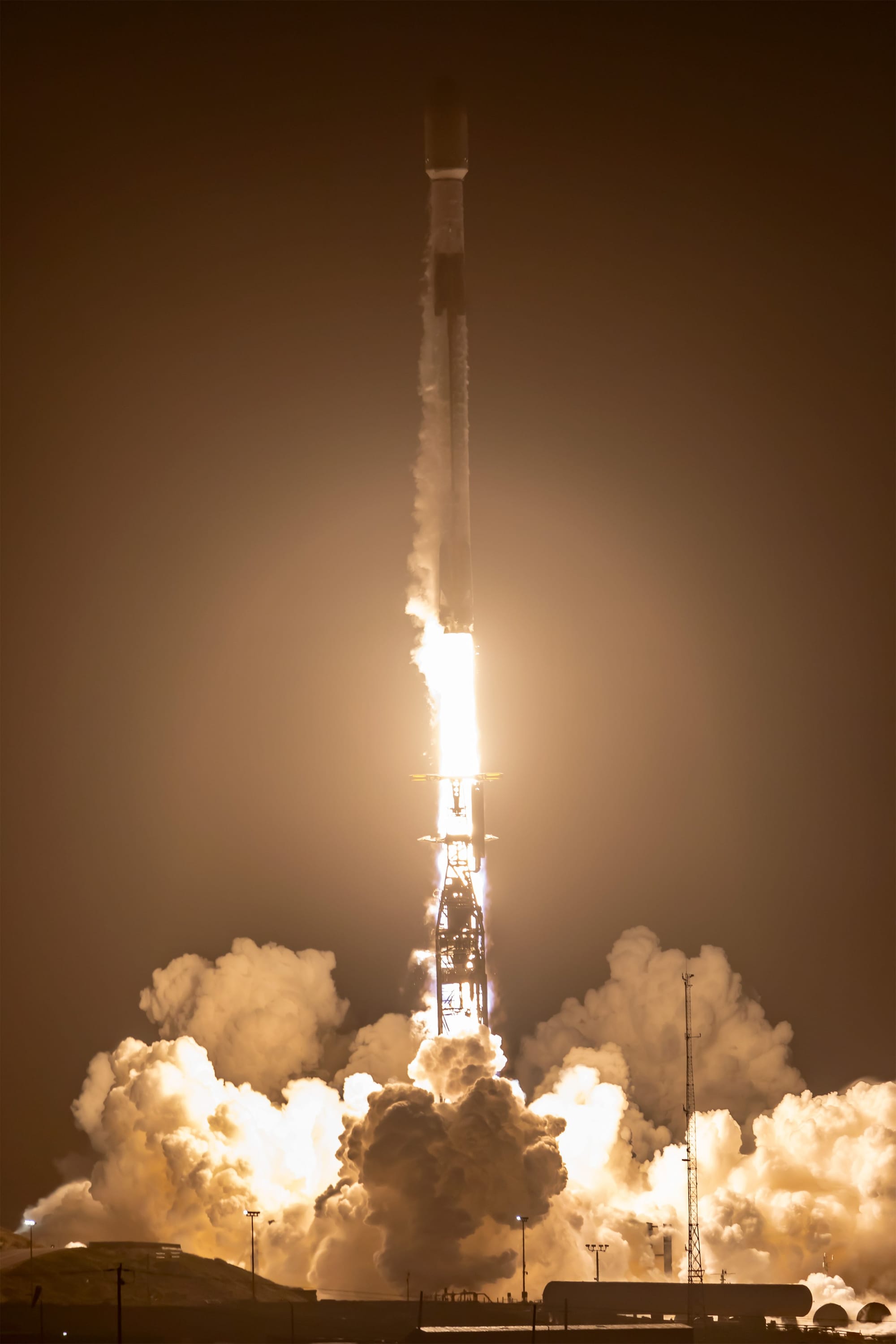 Falcon 9 lifting off from Space Launch Complex 4E for the Starlink Group 15-9 mission. ©SpaceX