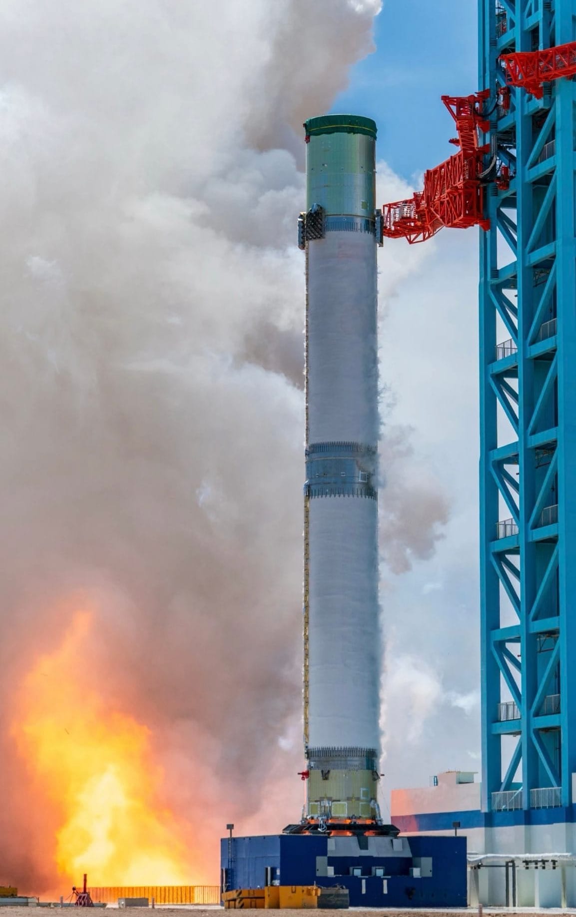 Zhuque-3's first-stage booster performing its static fire test.