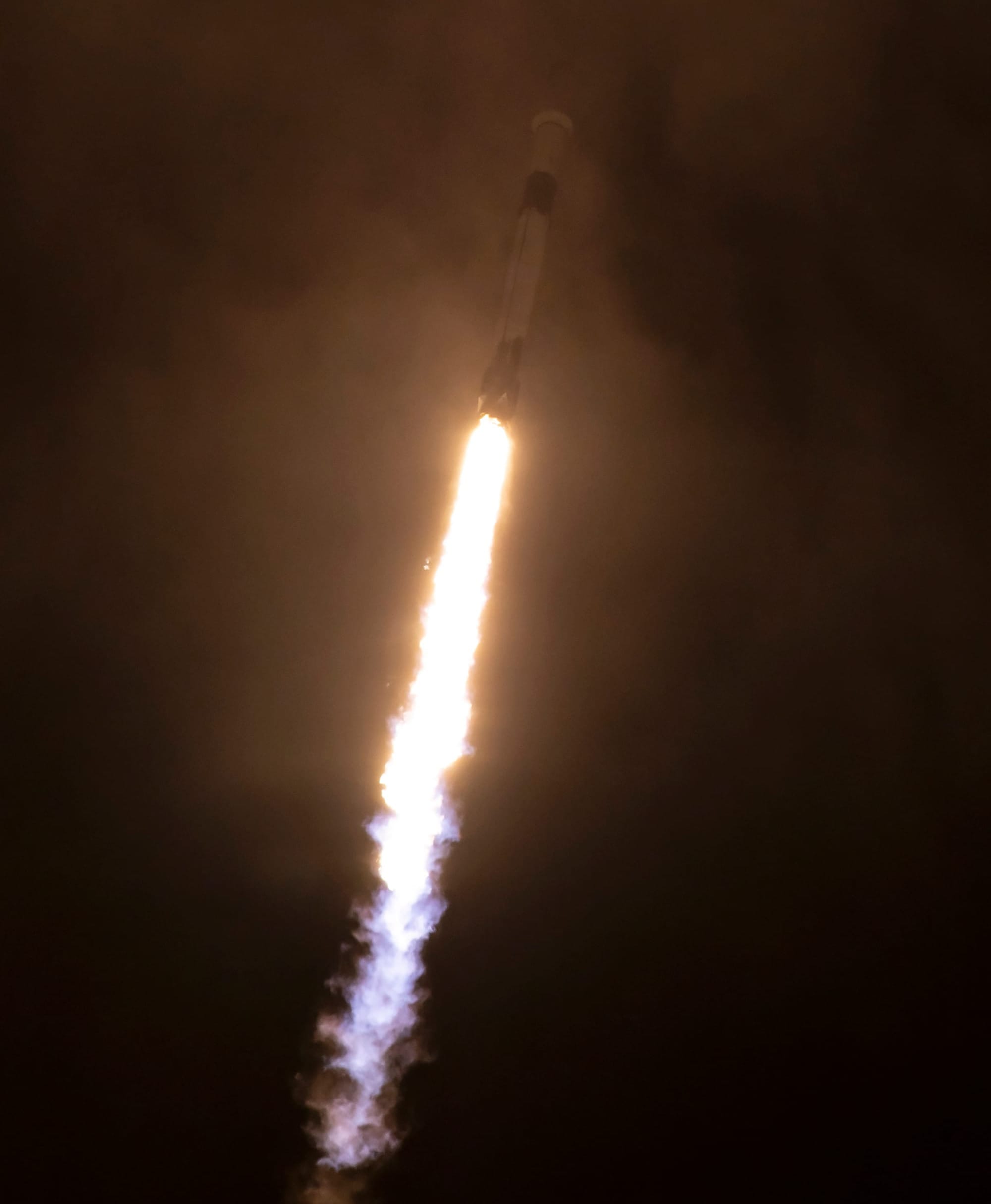 Falcon 9 during first-stage flight for the Starlink Group 10-25 mission. ©SpaceX