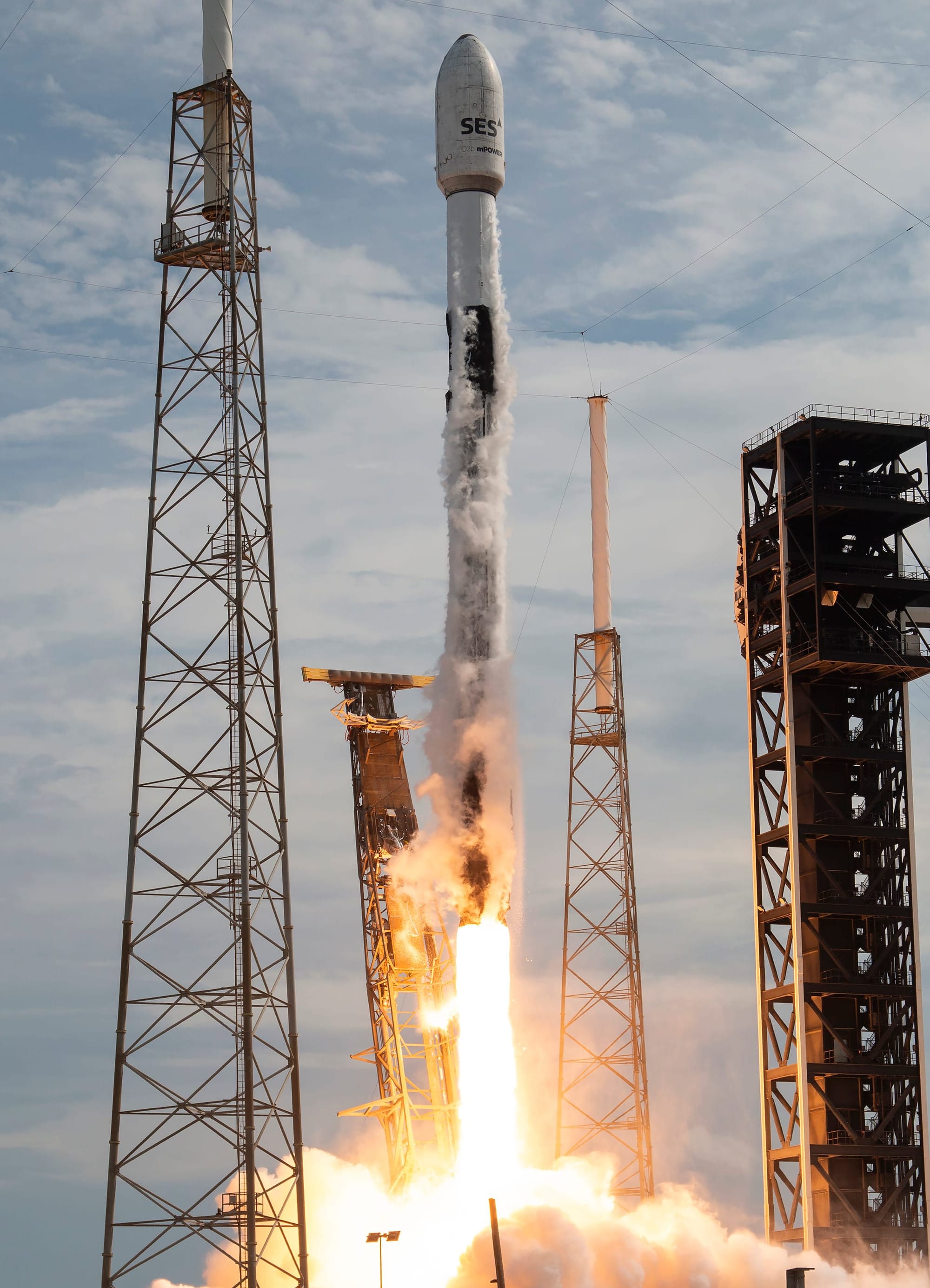 Falcon 9 lifting off from Space Launch Complex 40 carrying two 03b mPOWER satellites. ยฉSpaceX