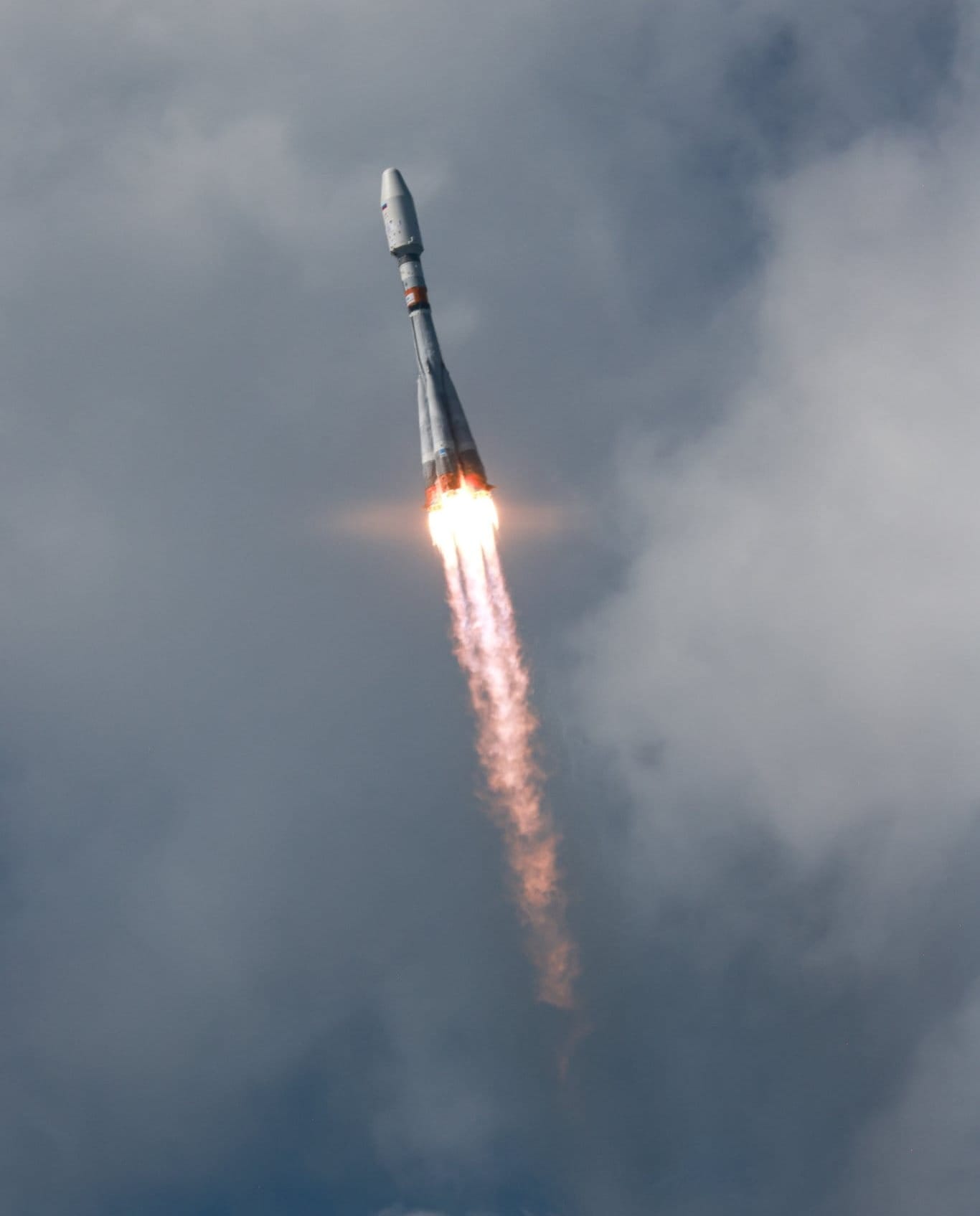 Soyuz 2.1b during first-stage flight after lifting off from the Vostochny Cosmodrome. ยฉRoscosmos