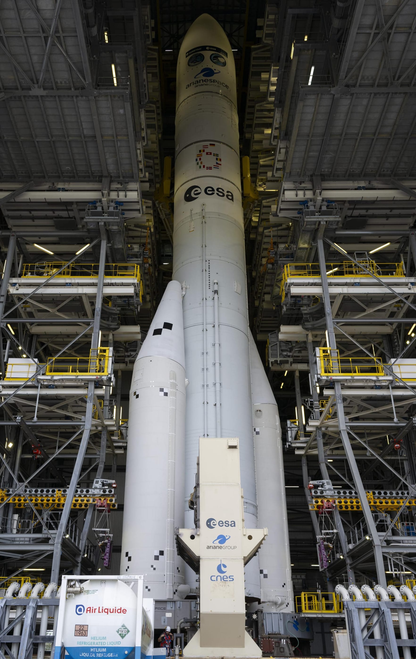 Ariane 6 prepared for the launch of MetOp-SG-A1 inside its mobile assembly building. ยฉS. Corvaja/European Space Agency