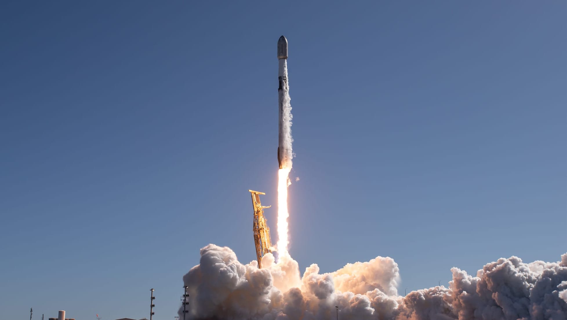 Falcon 9 lifts off for the Starlink Group 17-5 mission. ยฉSpaceX
