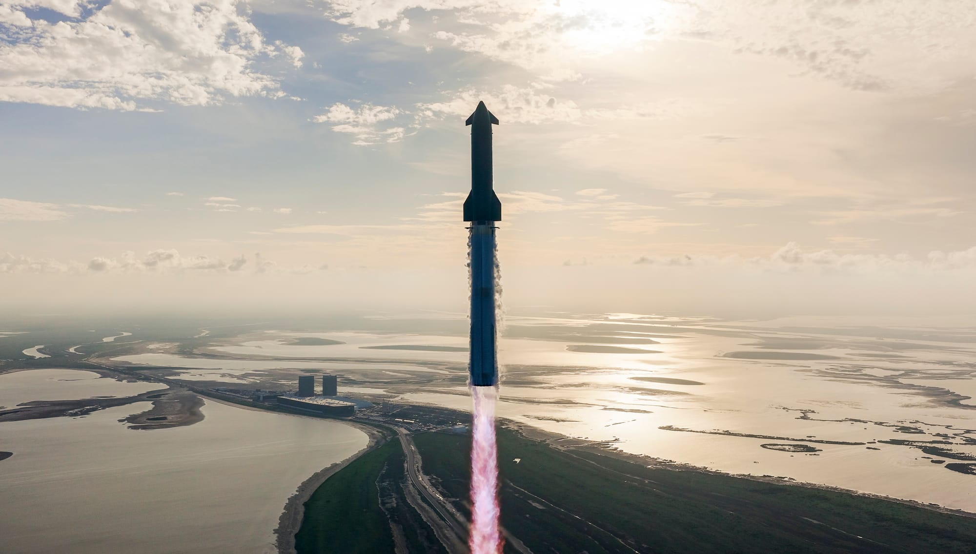 Starship-Super Heavy during first-stage flight for its tenth flight test. ยฉSpaceX
