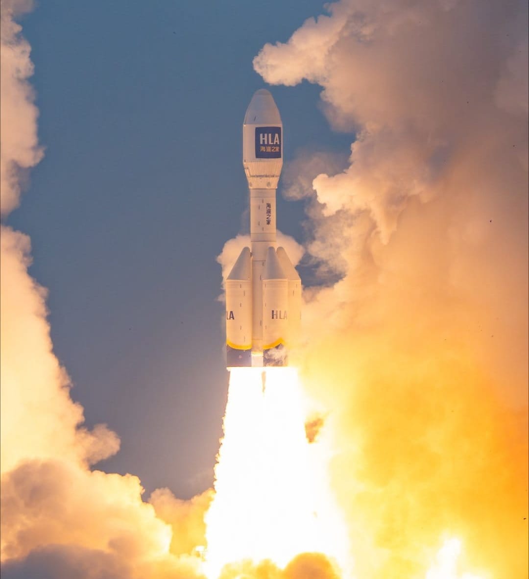 The Gravity-1 Y2 vehicle during first-stage flight from its sea-launch platform in the Yellow Sea.