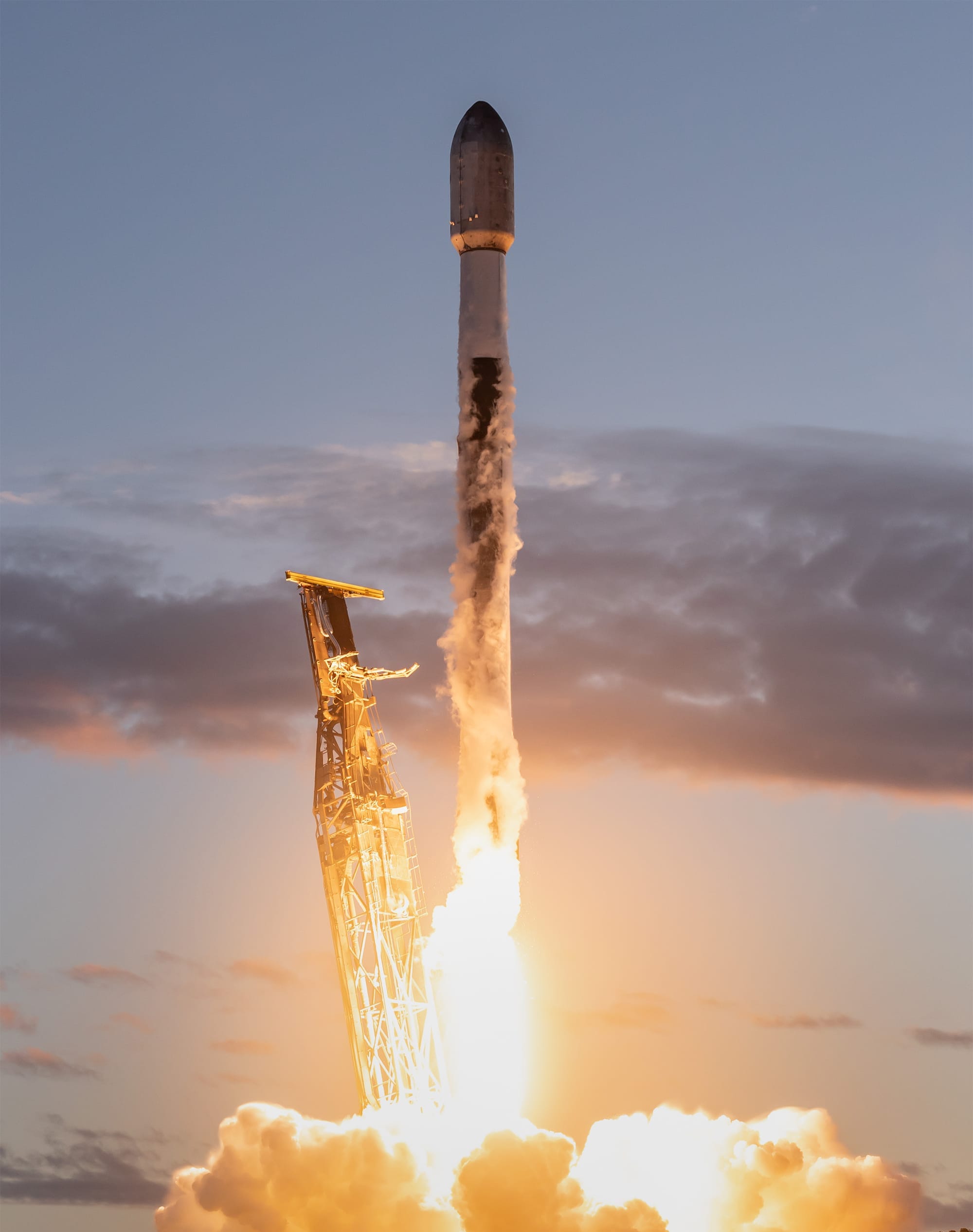 Falcon 9 lifting off from Space Launch Complex 4E for the Starlink Group 11-5 mission. ยฉSpaceX